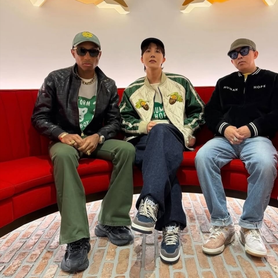 Adidas x Pharrell Williams Virginia Adistar Jellyfish Triple Black 착용 스타일