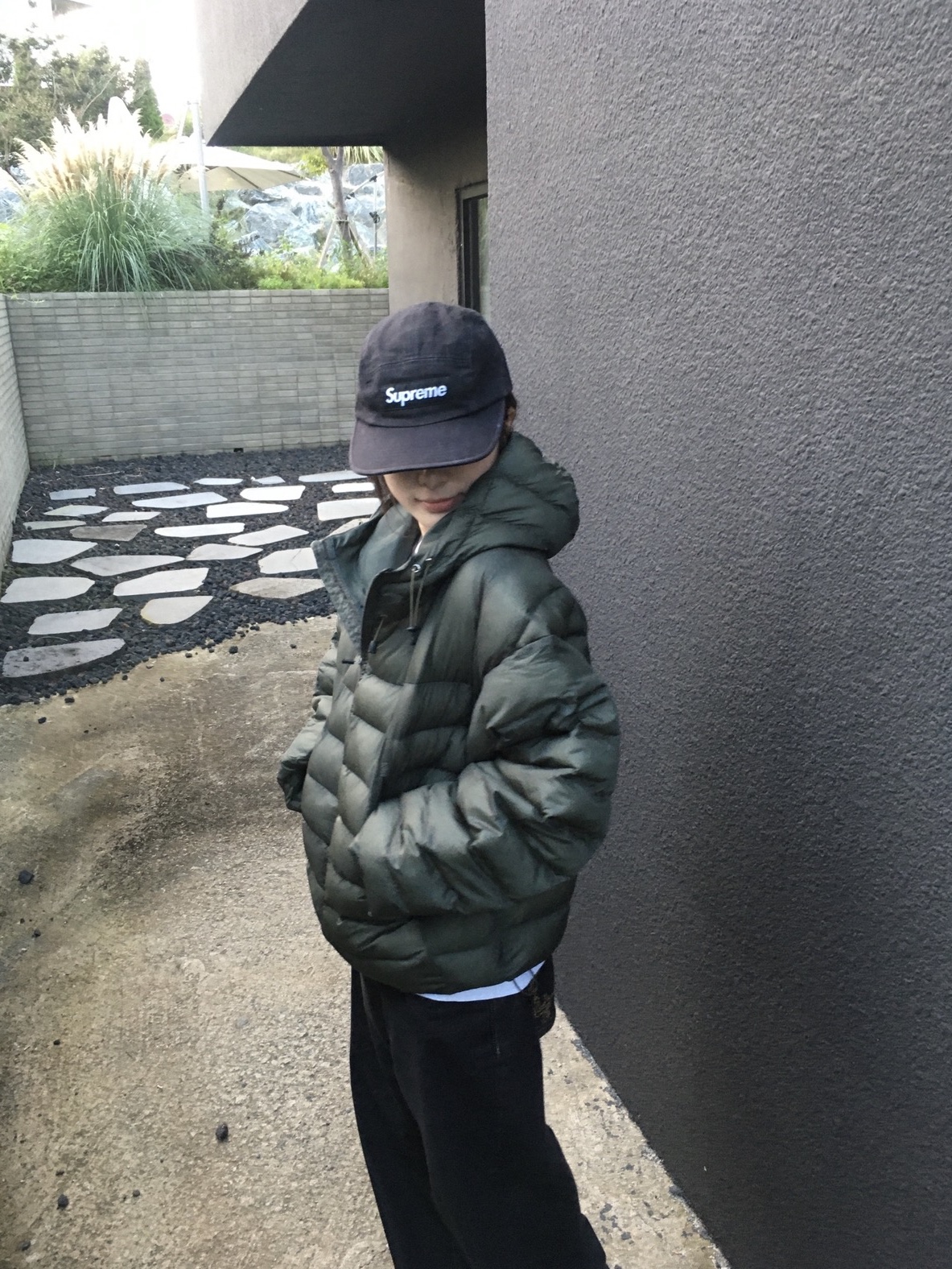 Supreme Washed Chino Twill Camp Cap Black 착용 스타일 - 4