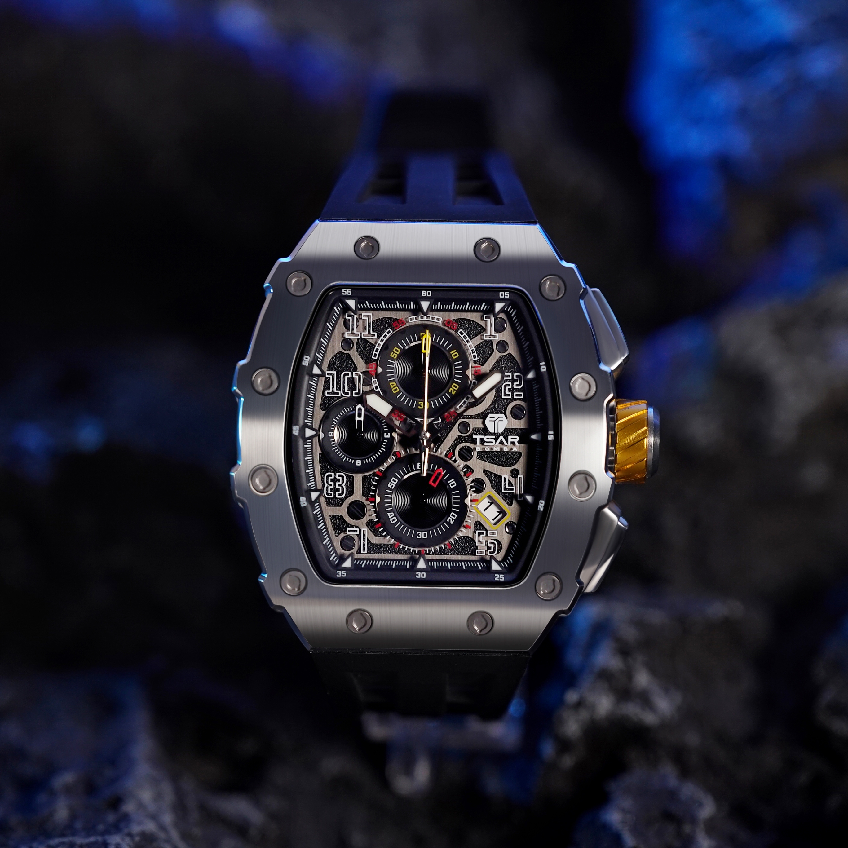 Tsar Bomba Elemental Chronograph Calendar Quartz TB8204Q-13 Silver Black 착용 스타일 - 4