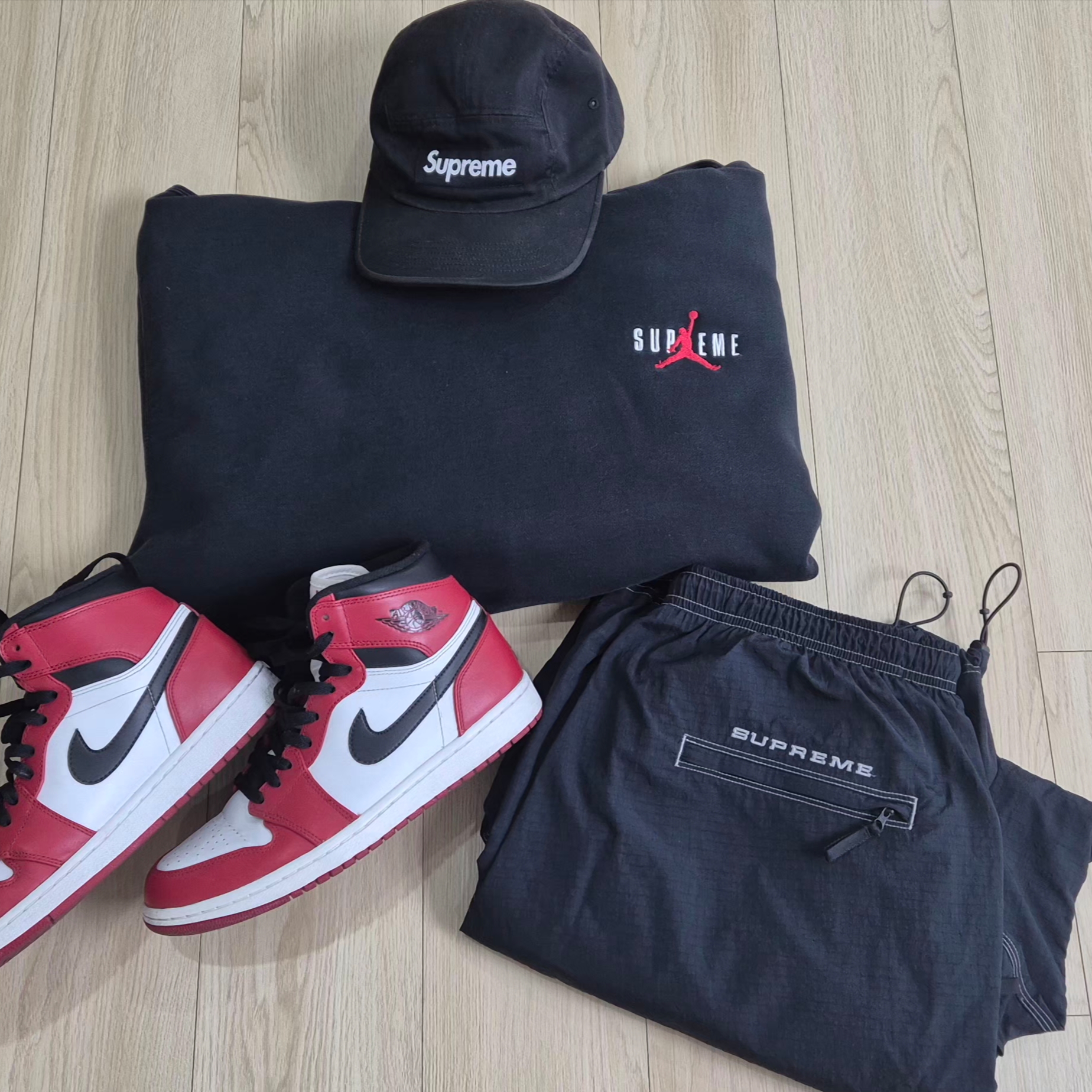 Supreme Washed Chino Twill Camp Cap Black, Supreme x Jordan Hooded Sweatshirt Black - 24FW 착용 스타일