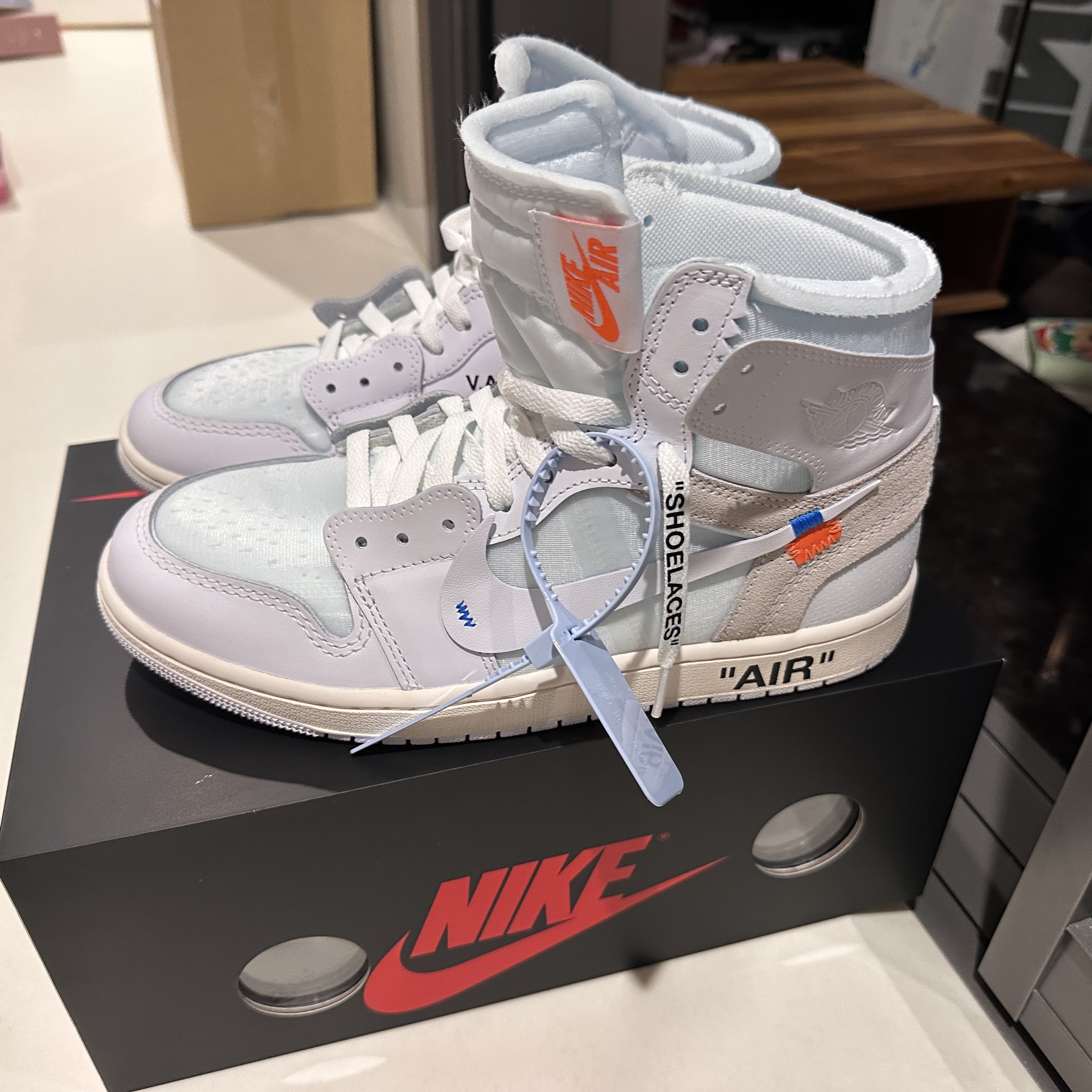 Jordan 1 x Virgil Abloh Archive Retro High Alaska White 착용 스타일