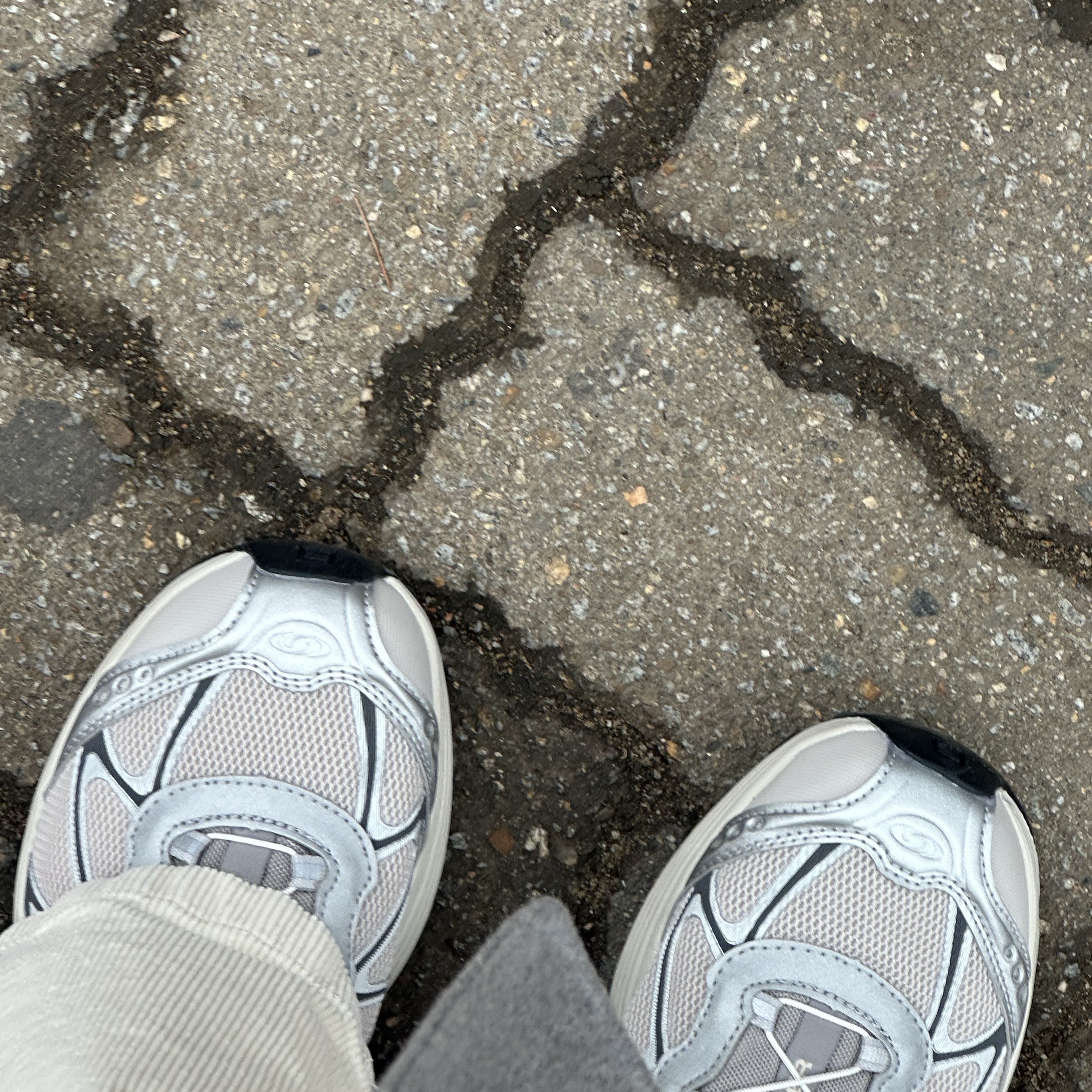 Salomon XT-Whisper Silver Lunar Rock 착용 스타일 - 2