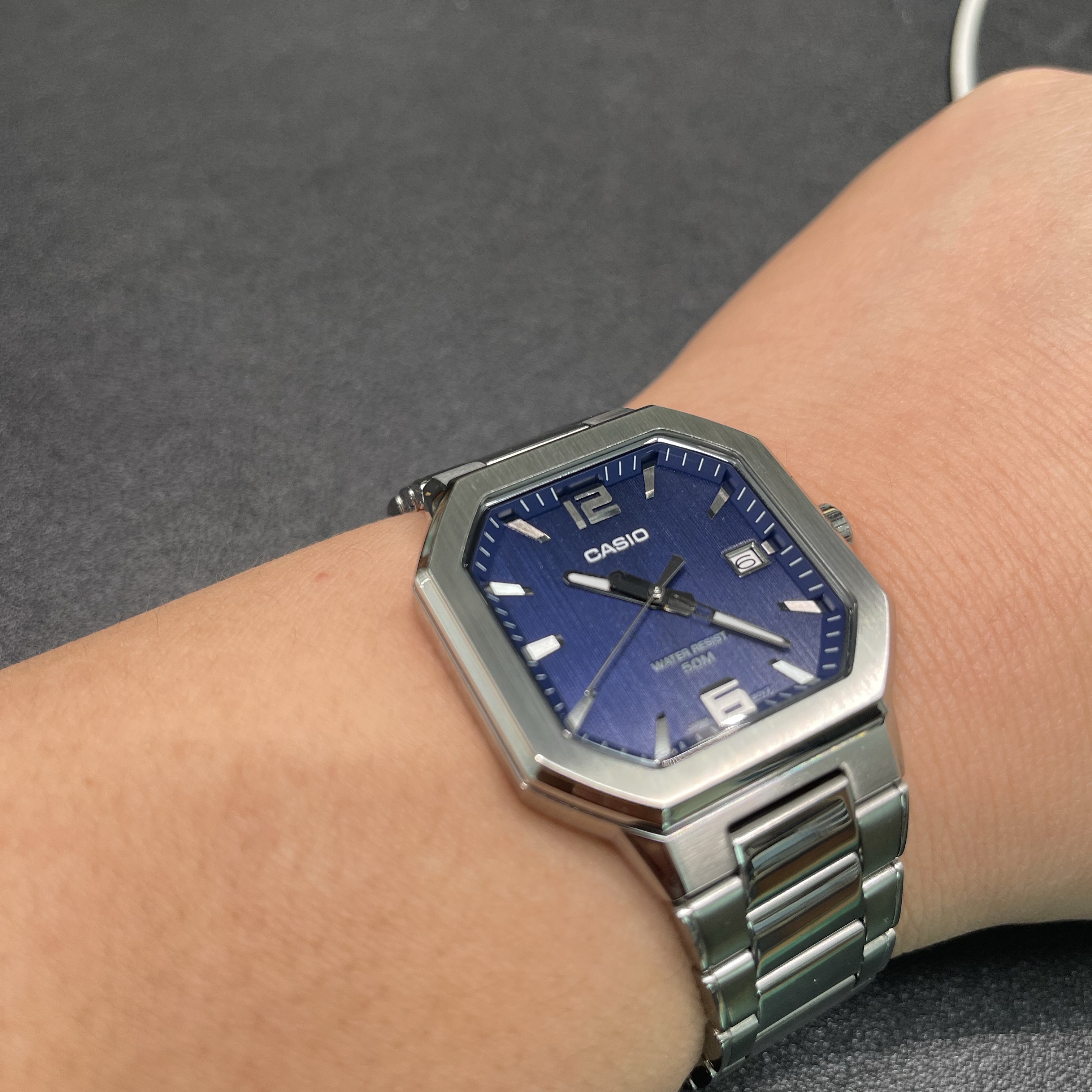Casio MTP-B195D-2AV 착용 스타일 - 1