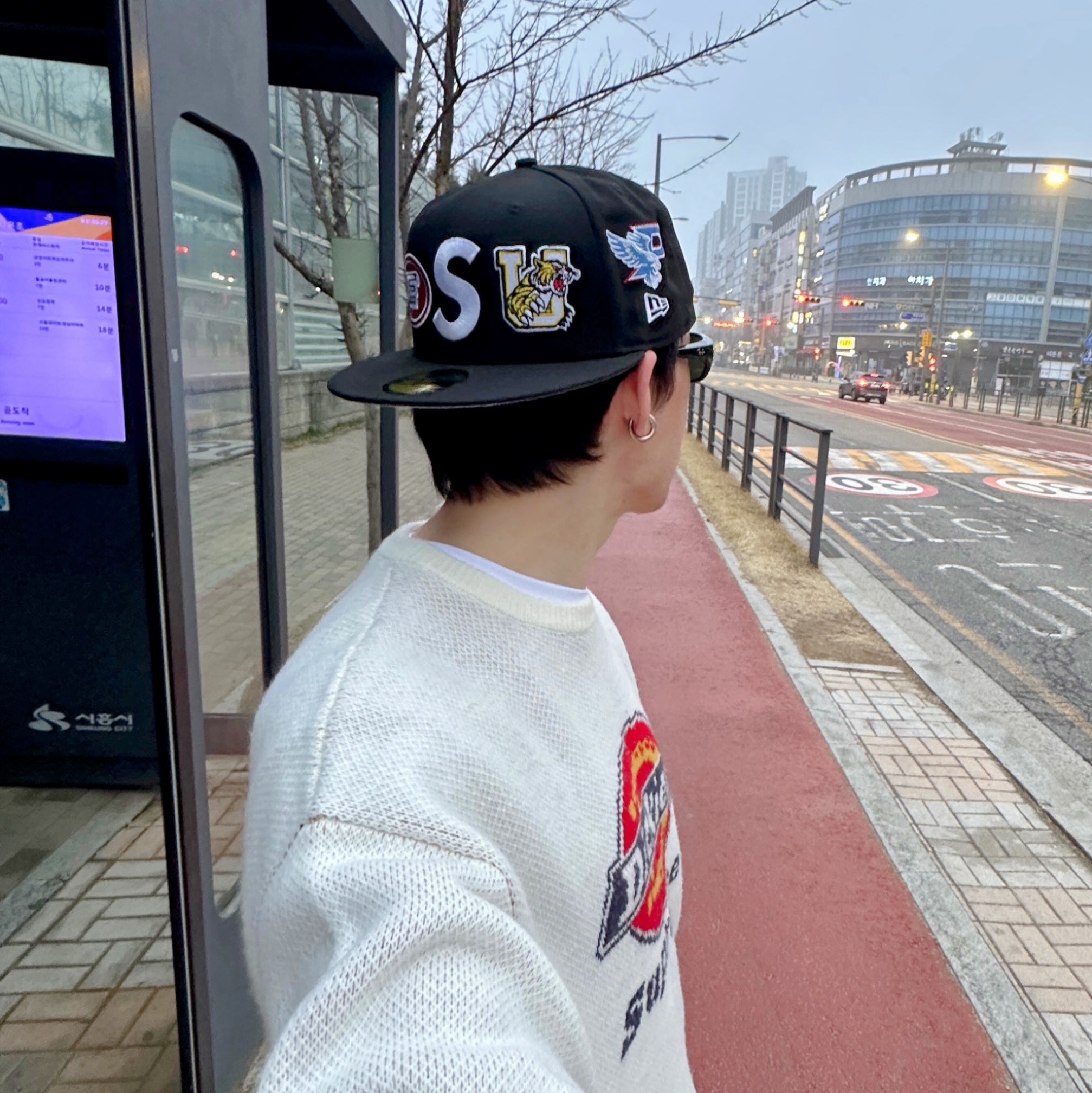 Supreme Mascots S Logo New Era Black - 26SS 착용 스타일