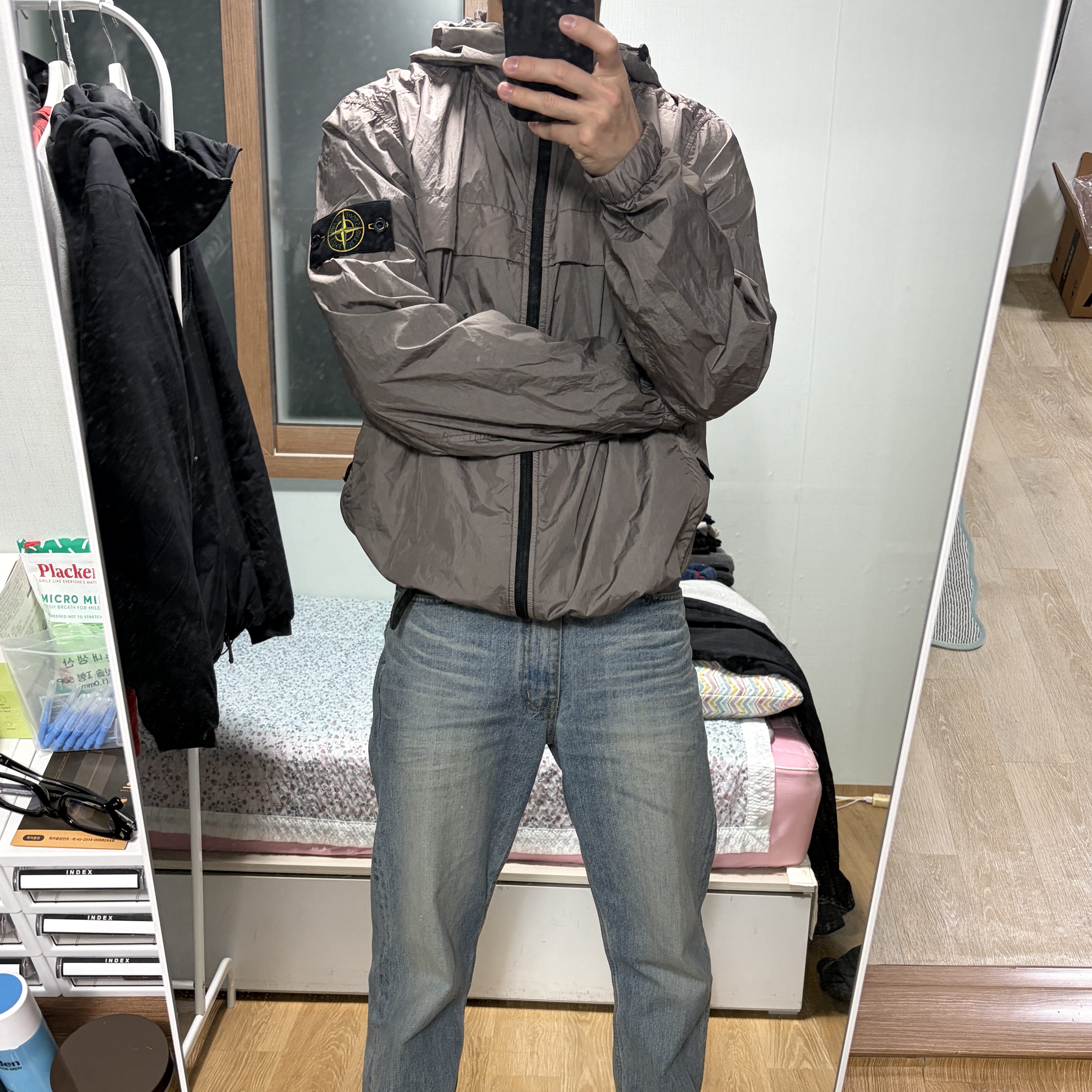 Stone Island 40922 Garment Dyed Crinkle Reps R-Nylon Hooded Jacket Dove Grey - 24SS 착용 스타일 - 1