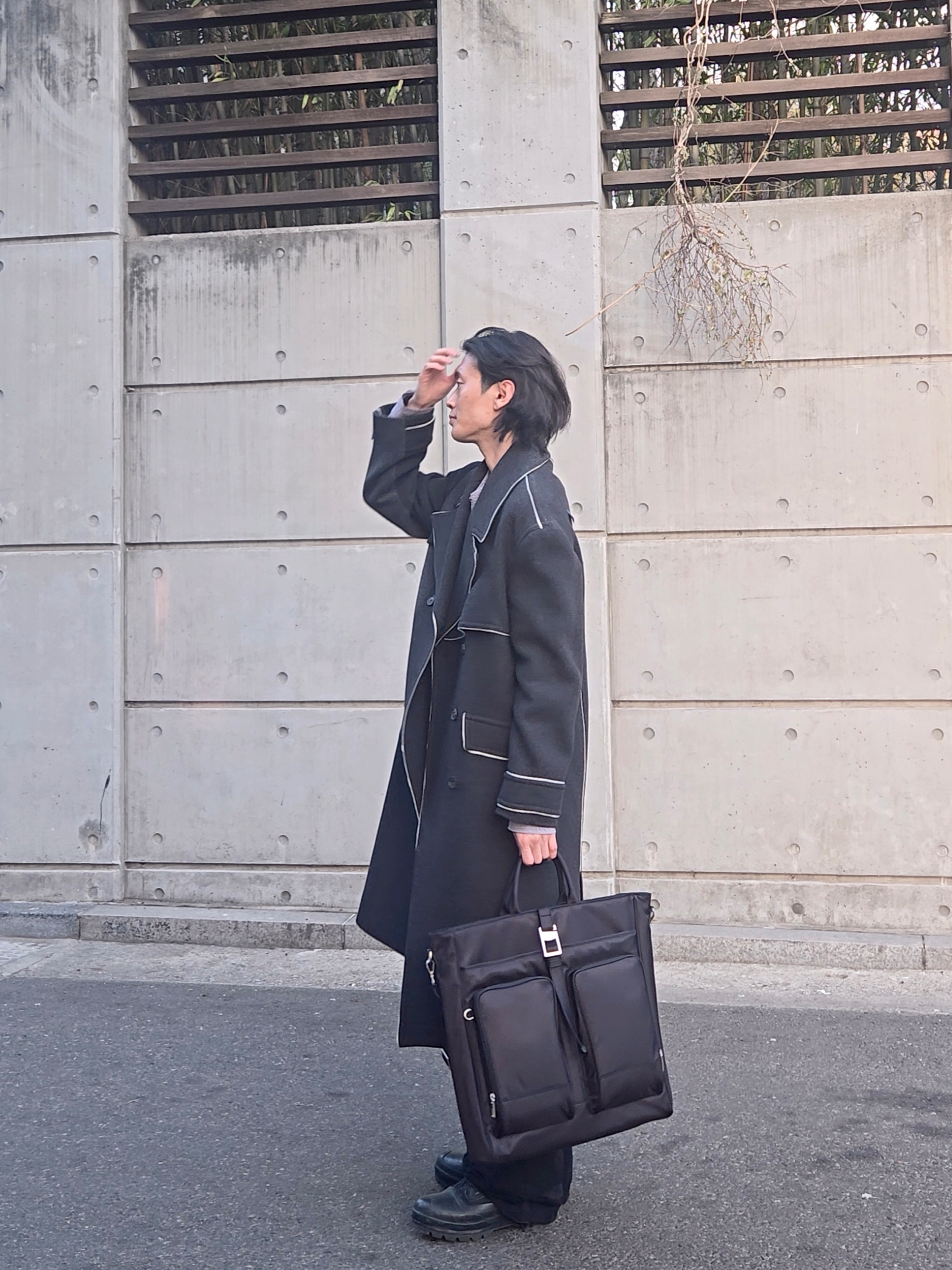 Zara x Ader Error Oversized Wool Coat Grey, Converse x Ambush Chuck Taylor All Star Duck Boot Black 착용 스타일 - 1