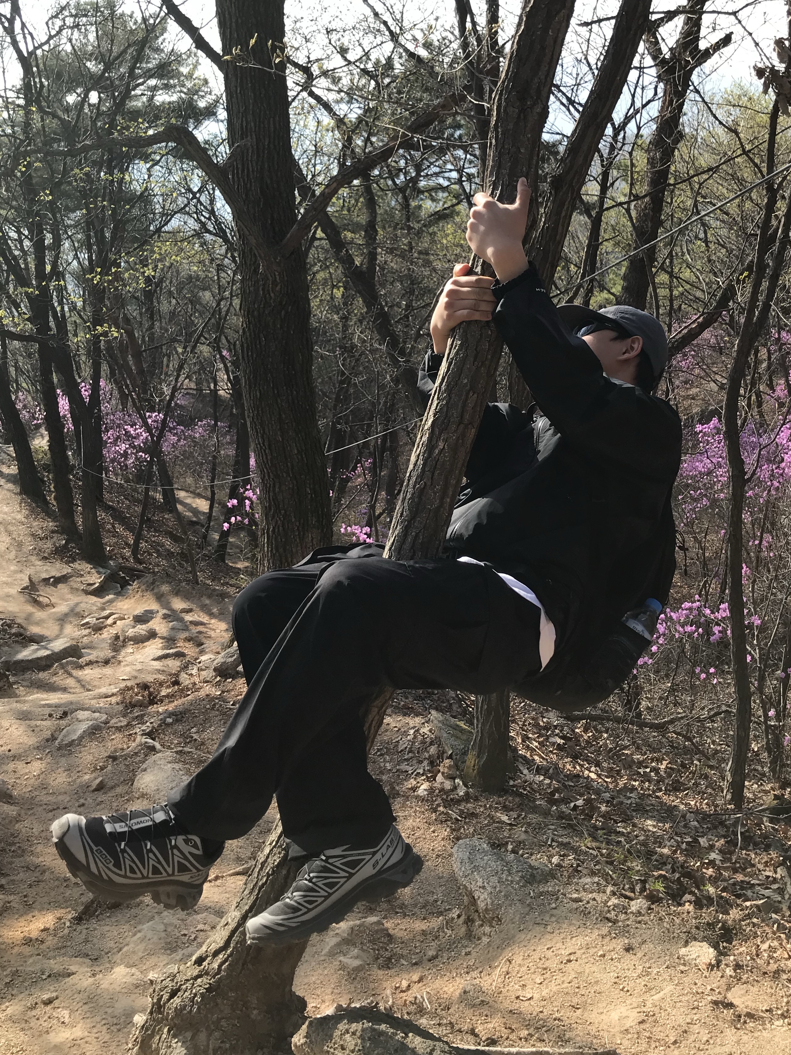 The North Face PO Teamkorea Ice Run Cargo Pants/R Black, Salomon Trailblazer 20 Black 착용 스타일 - 2