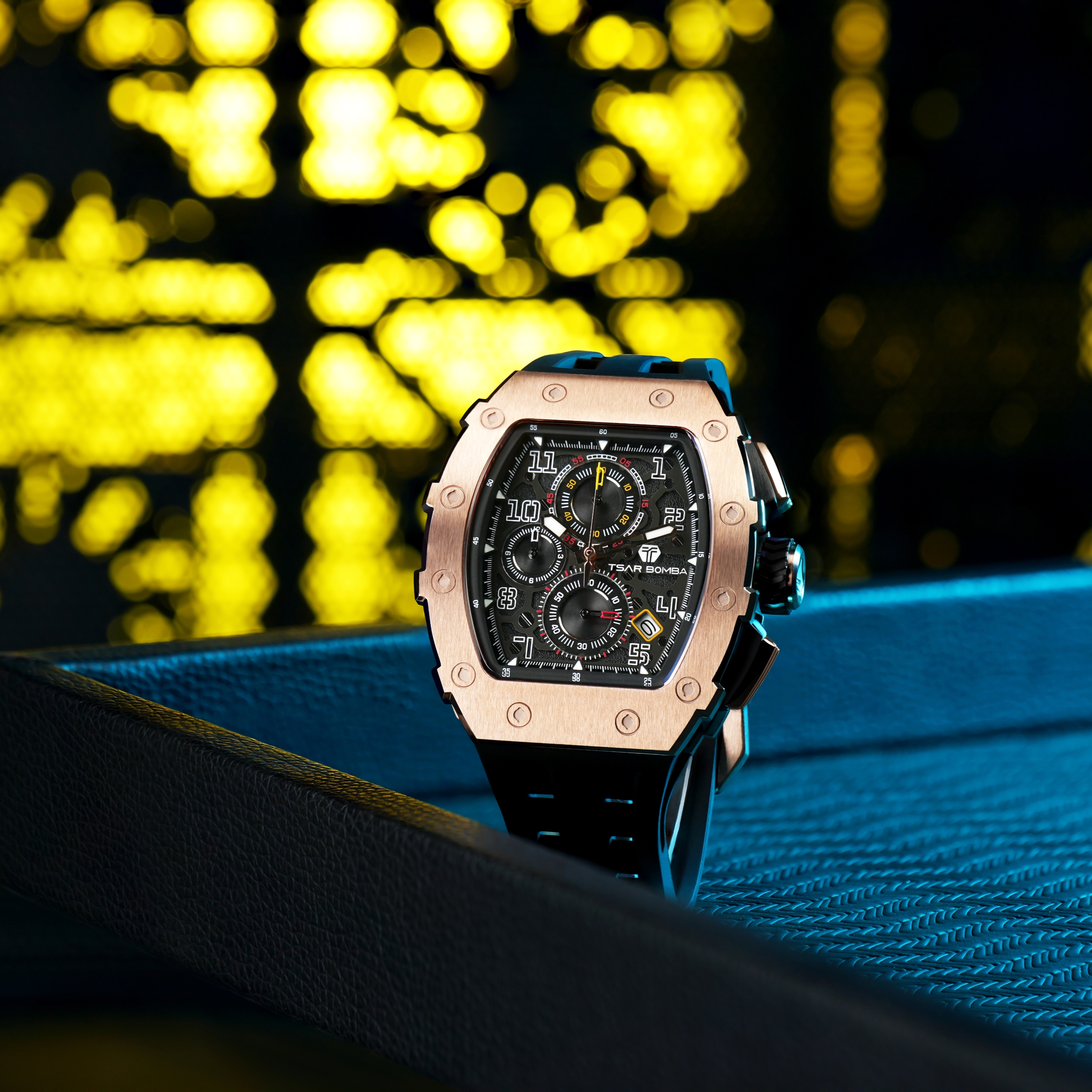 Tsar Bomba Elemental Chronograph Calendar Quartz TB8204Q-35 Golden Black 착용 스타일 - 1