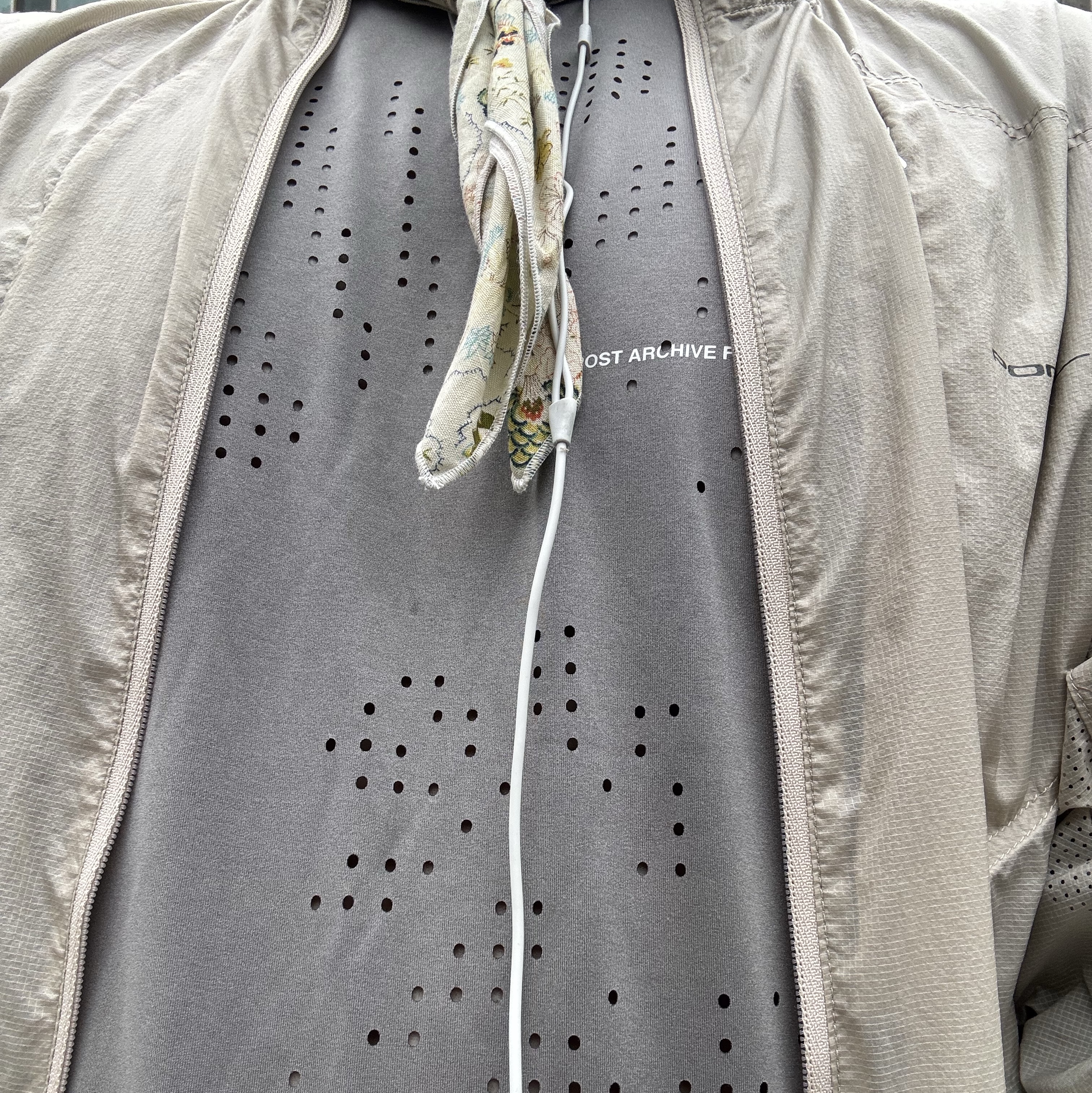 Satisfy Re‑Possessed SoftCell Patchwork Bandana Khaki 착용 스타일