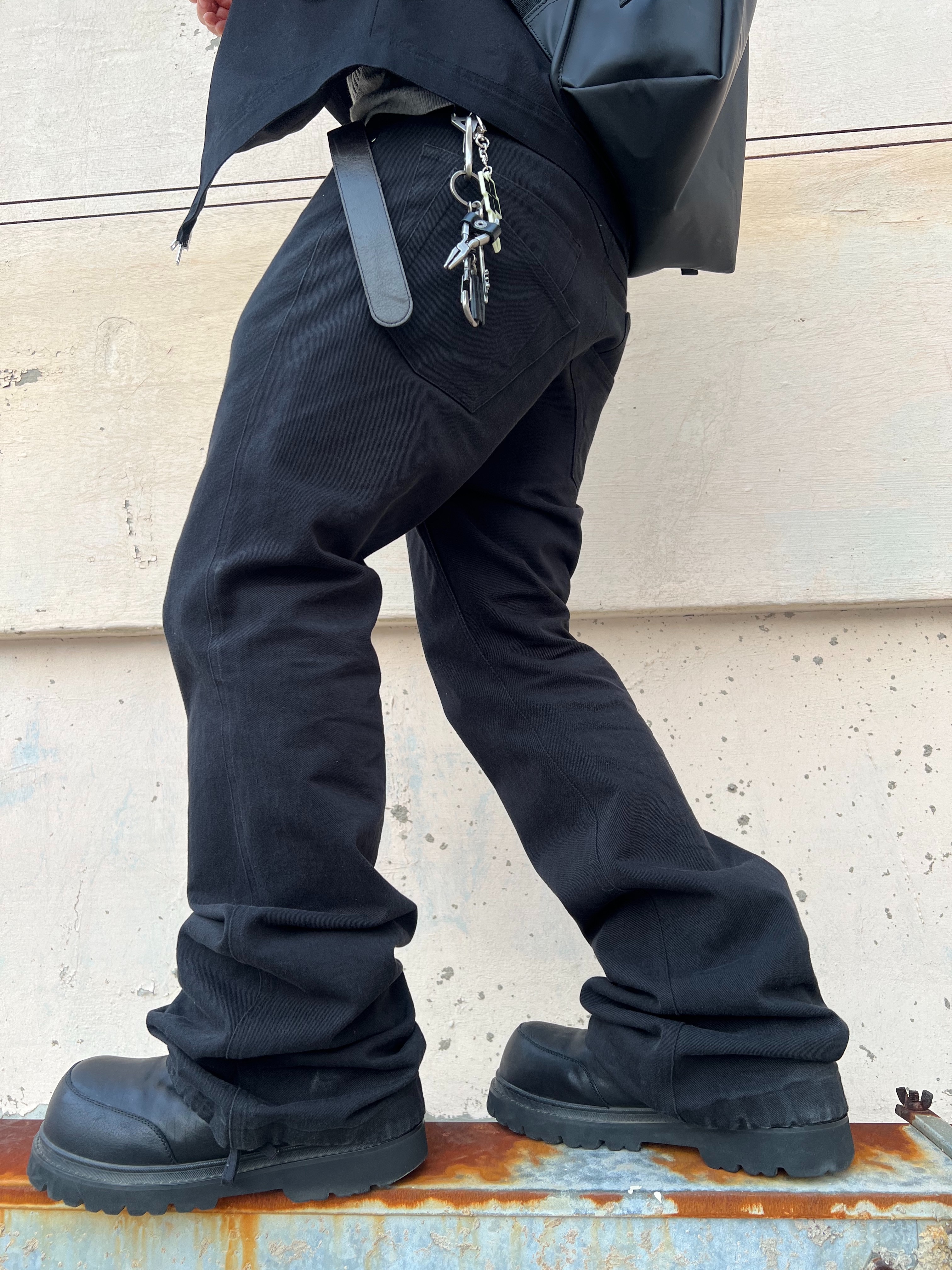 Nonnod Flared Pants Black, Undermycar MU.128 Original Logo Cracked Leather Belt Silver / Black 착용 스타일 - 6