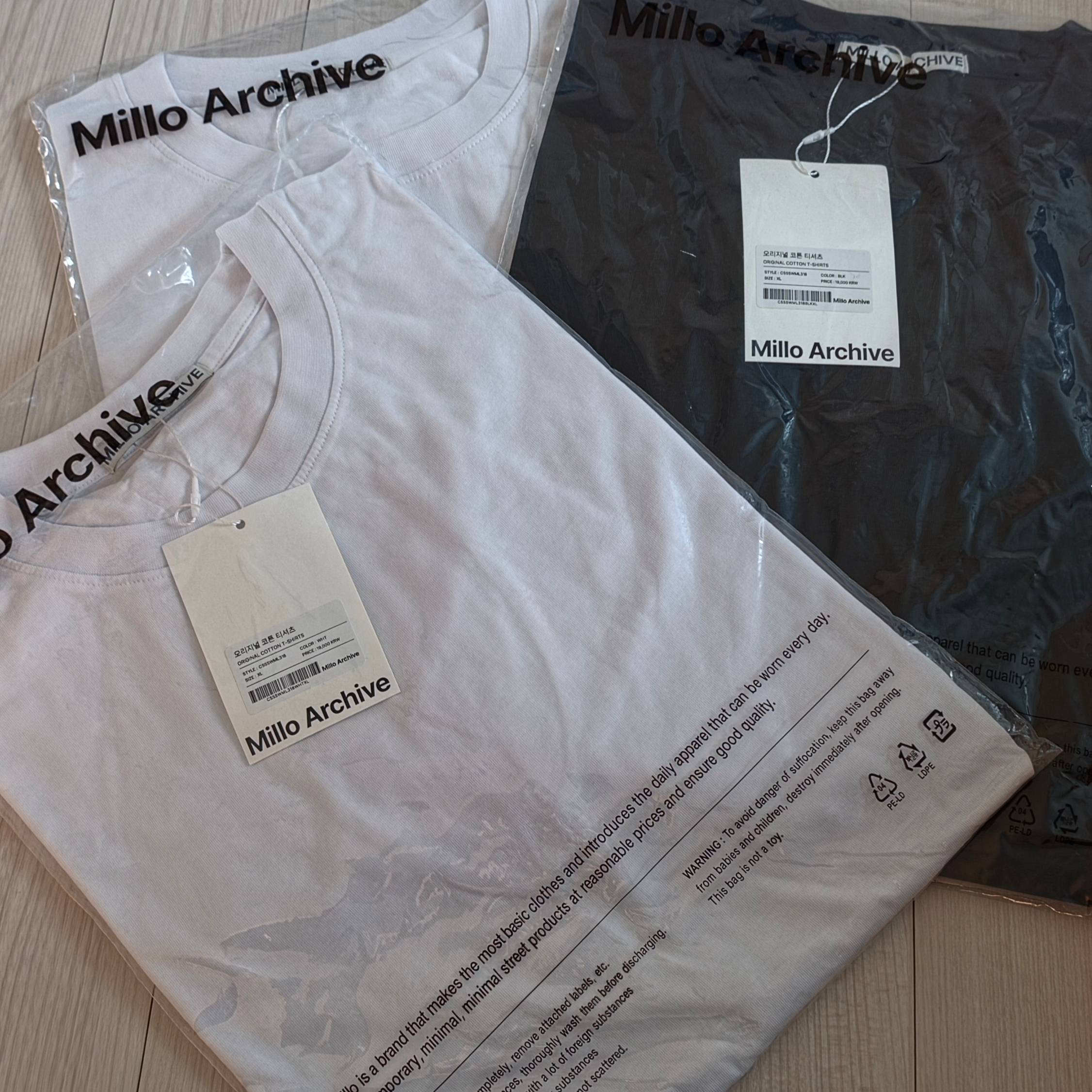 Millo Archive Original Cotton T-Shirts White, Millo Archive Original Cotton T-Shirts Black 착용 스타일