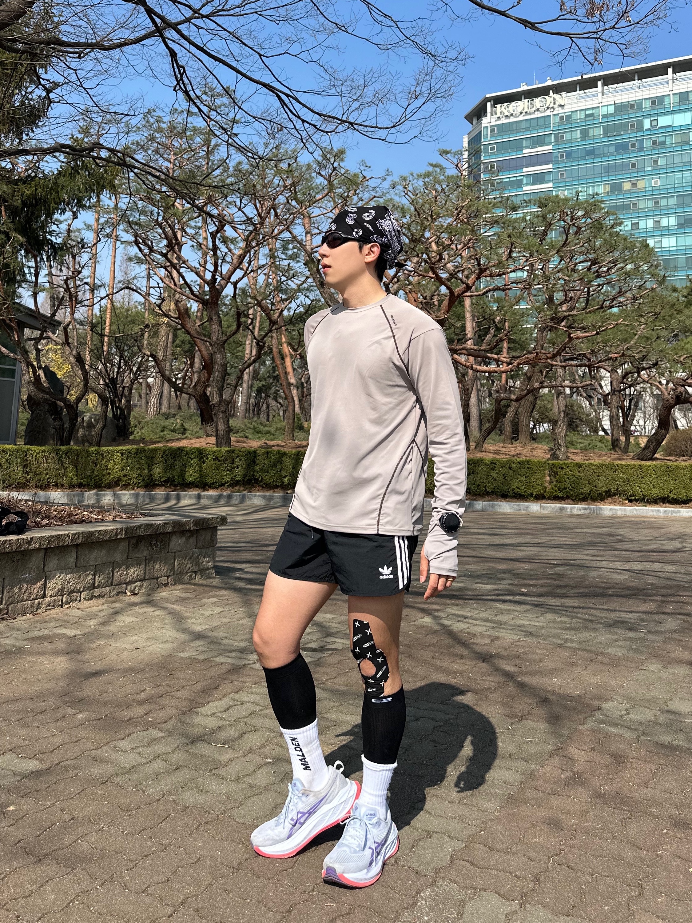 Oakley Eye Jacket Redux Matte Black Frame Prizm Grey Lenses High Bridge Fit, [10% 적립] Garmin Forerunner 965 GPS Black (WiFi) 착용 스타일 - 1