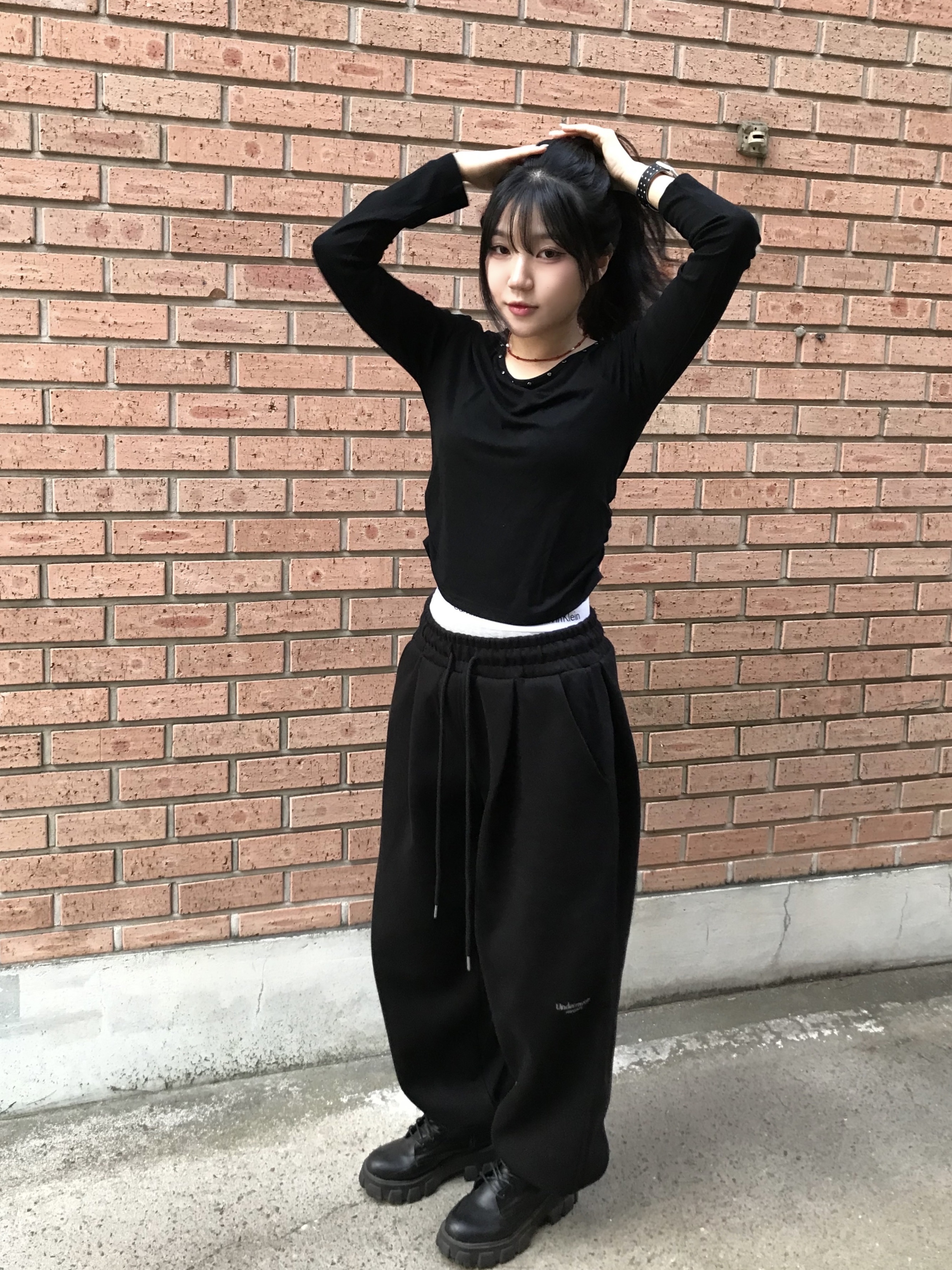 Undermycar Mu.03 Anti Fxxking Logo Play Oversized Sweat Jogger Black 착용 스타일 - 1
