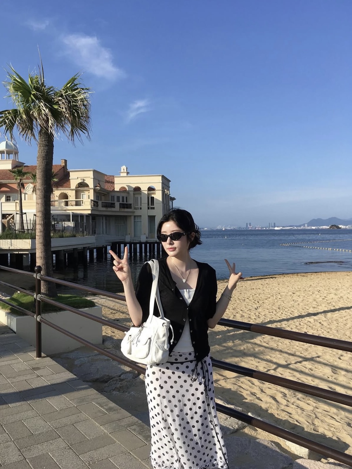Prada Symbole Sunglasses Slate Gray Lenses Alternative fit 착용 스타일 - 1