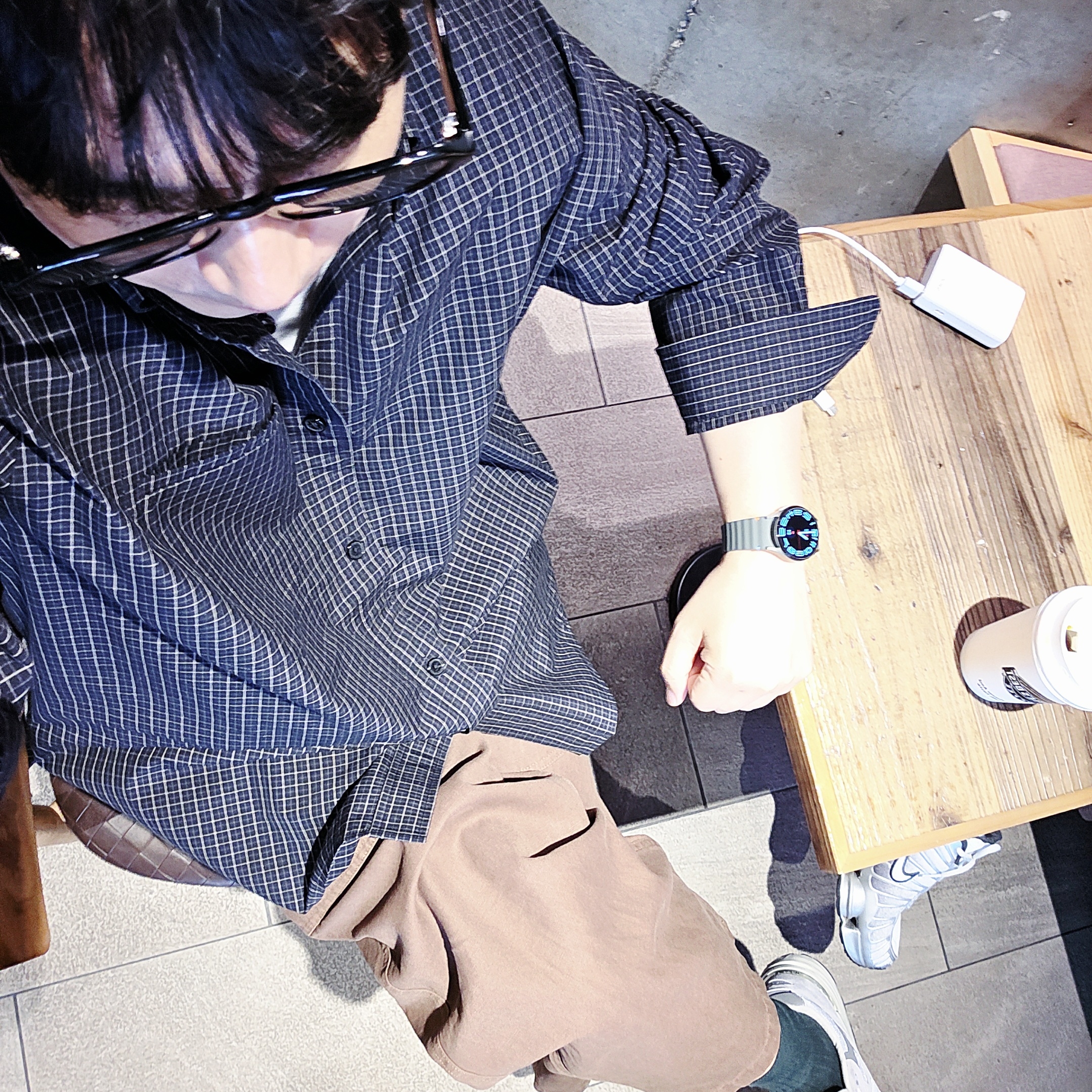 GU x Undercover Broad Check Shirt Black, New Balance 992 Made in USA Core Grey Silver Metallic 착용 스타일 - 2