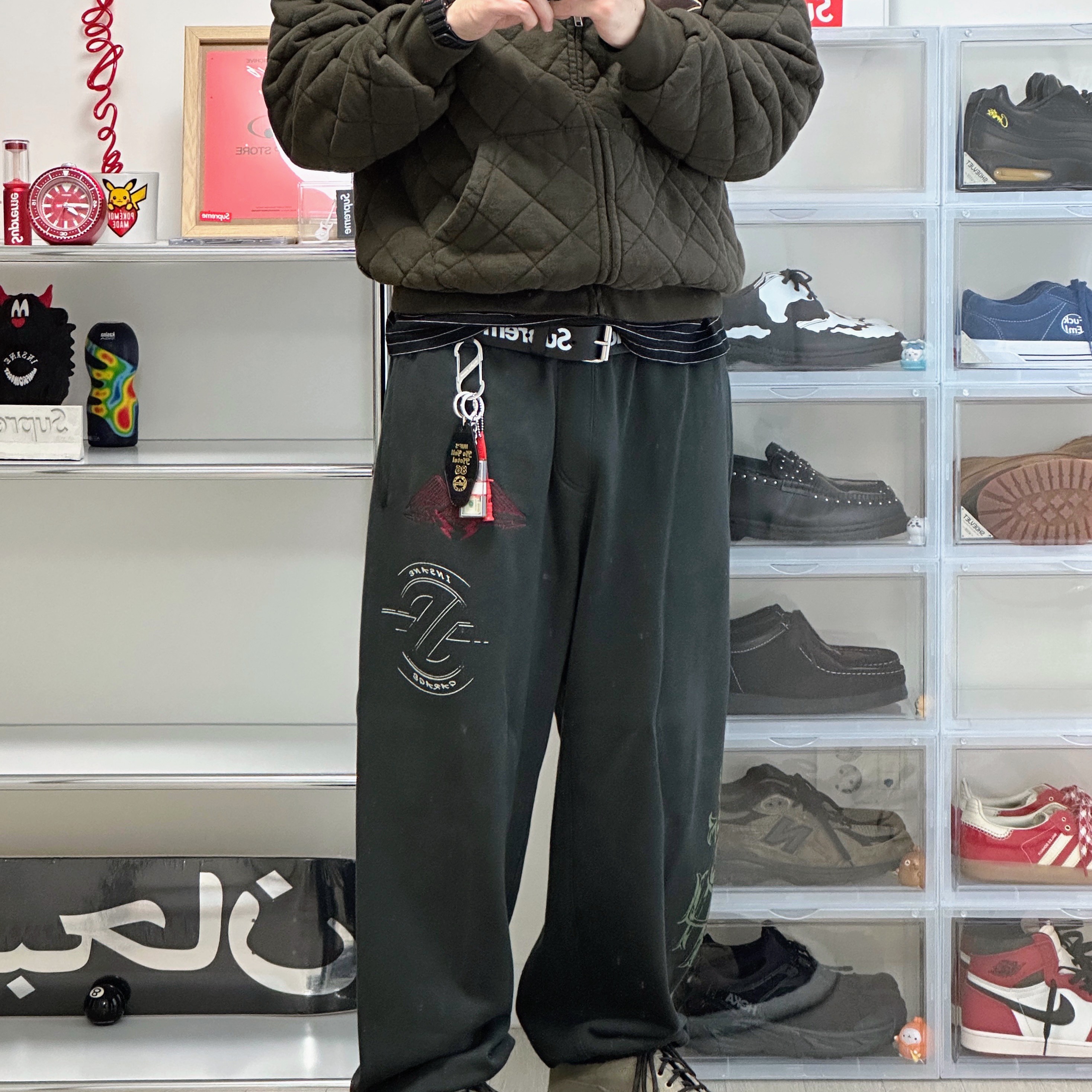 Supreme Repeat Leather Belt Black 착용 스타일
