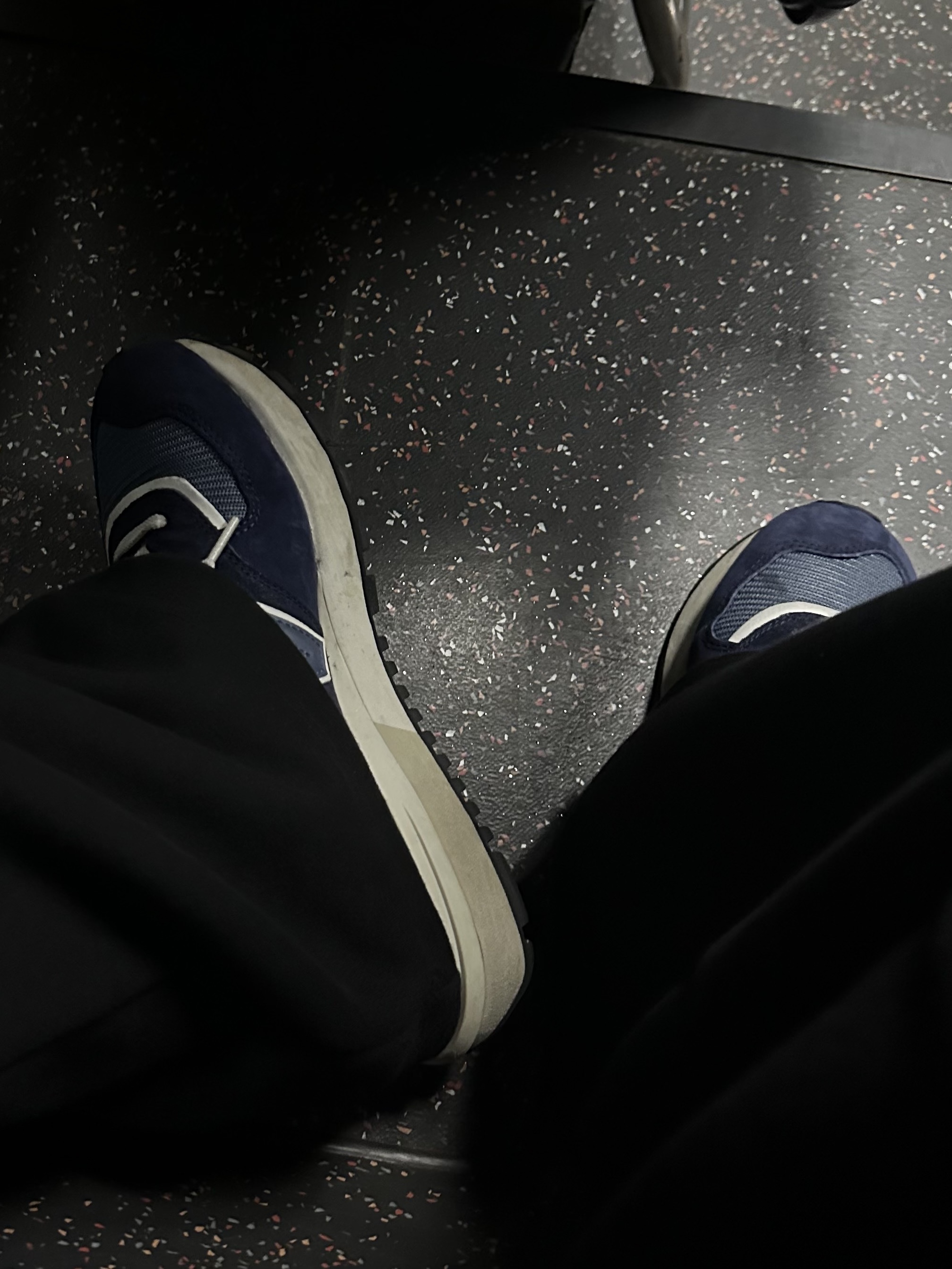 New Balance 574 Legacy Navy 착용 스타일