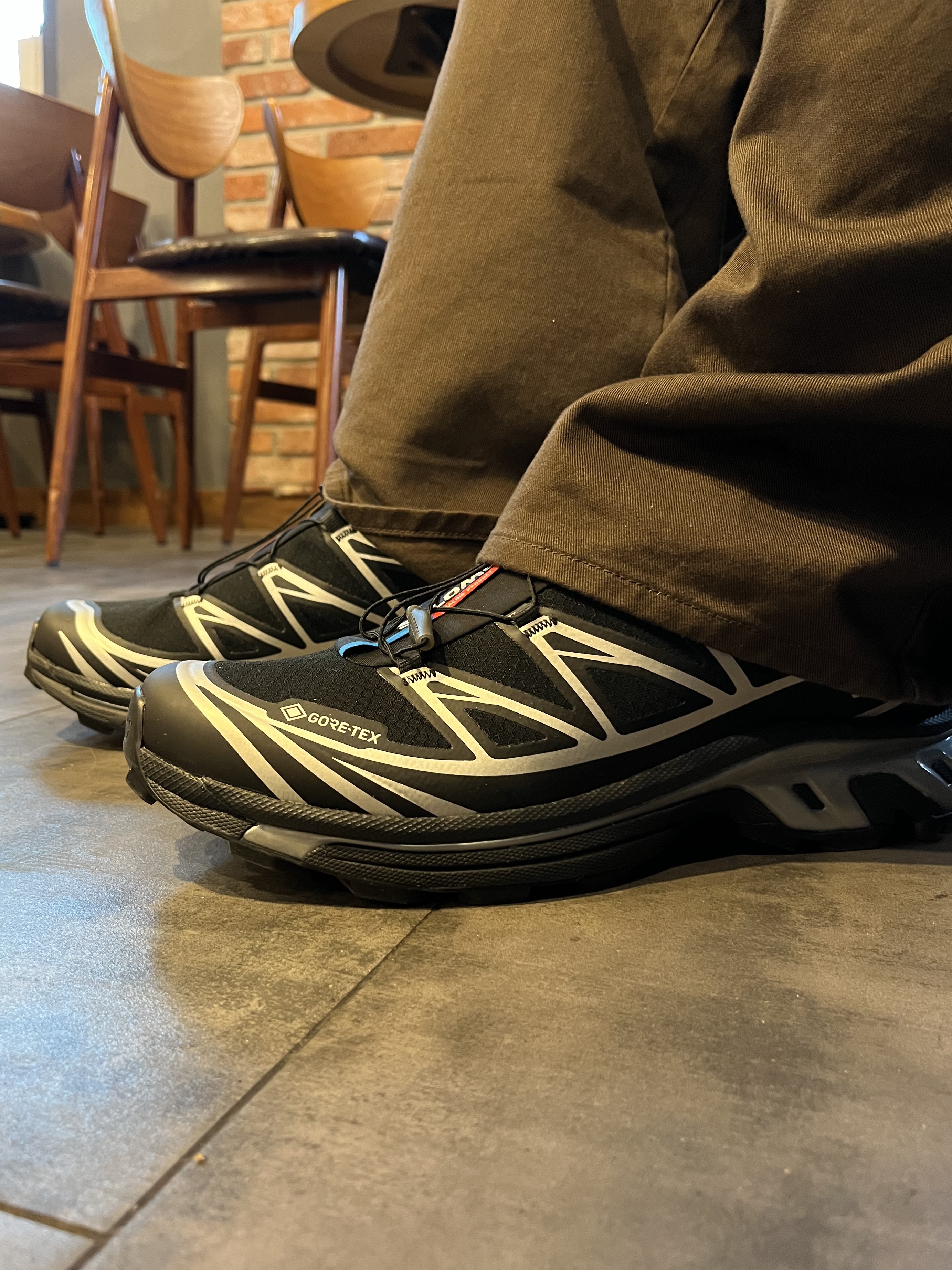 Salomon XT-6 GTX Black Silver 착용 스타일 - 1
