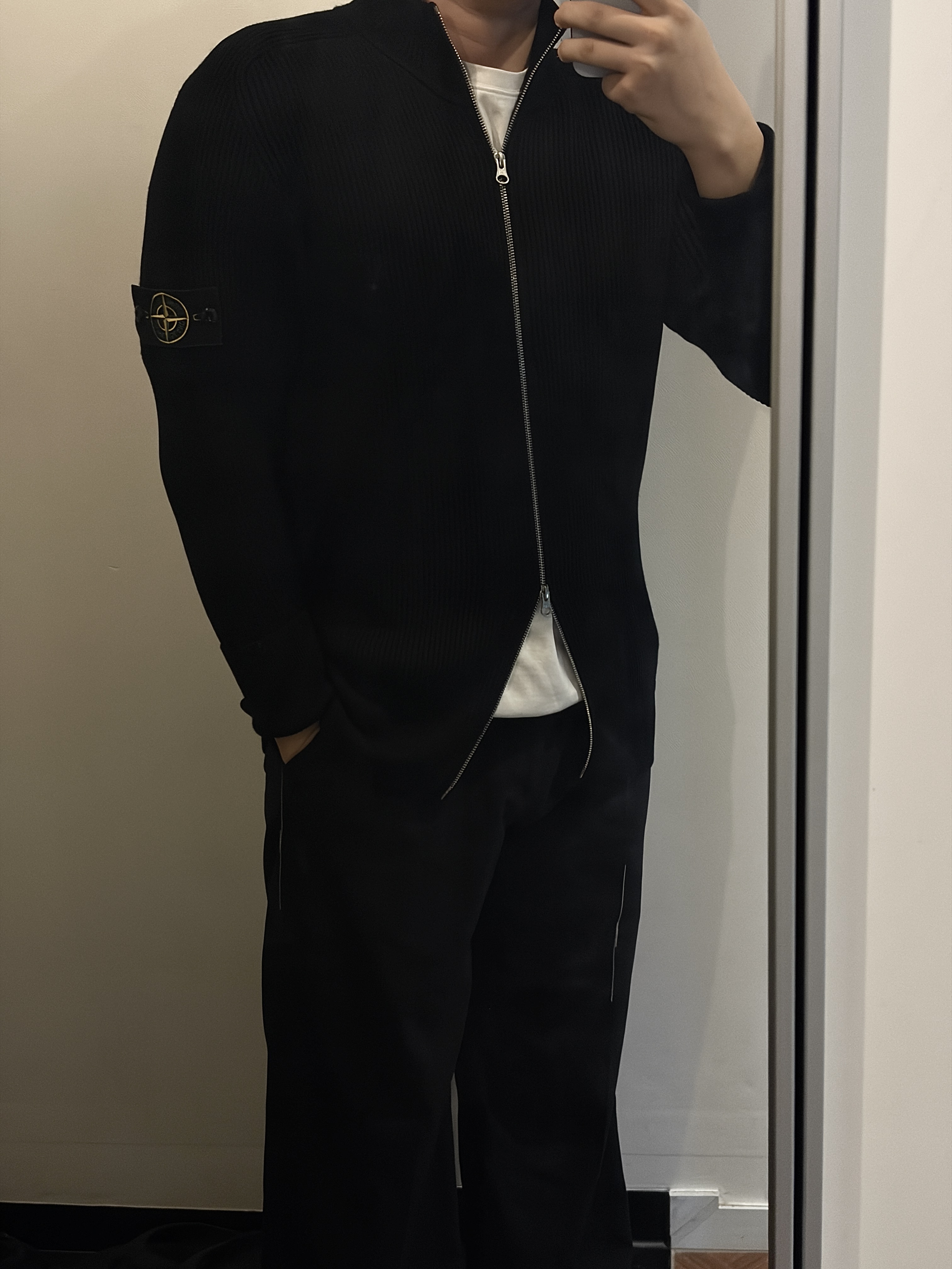 Stone Island 526D8 Ribbed Soft Cotton Cardigan Knit Black - 24SS, Zara x Ader Error Wide Pants Black 착용 스타일 - 2
