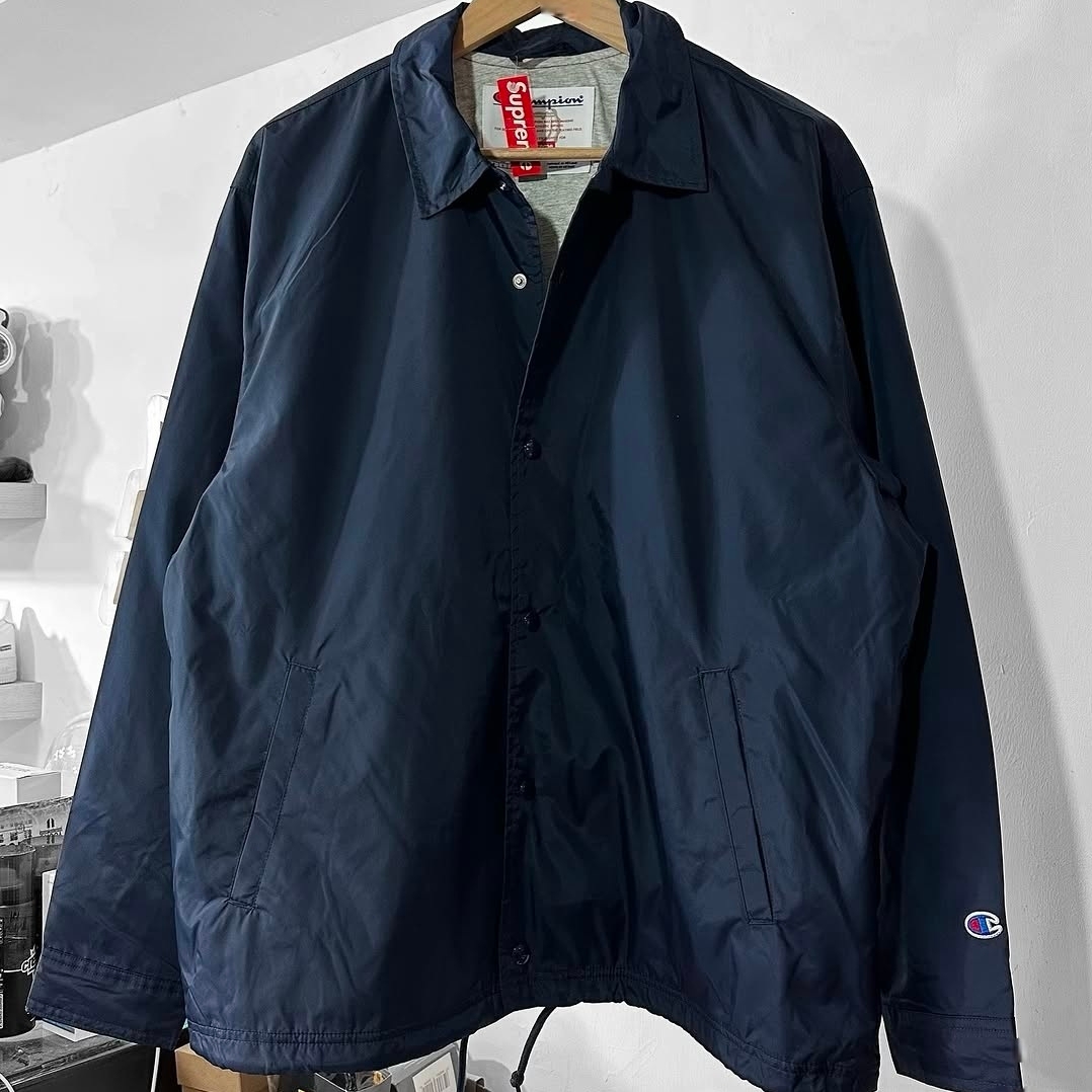 Supreme x Champion Coaches Jacket Purple - 24SS, Supreme x Champion Coaches Jacket Black - 24SS 착용 스타일 - 3
