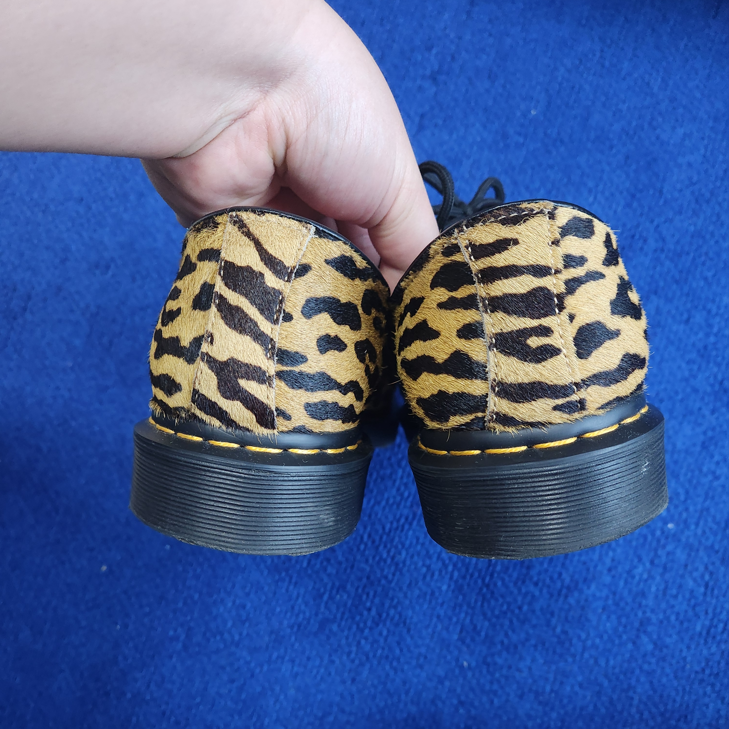 Dr. Martens x Wacko Maria 1461 Tiger Camo Hair On Camel Black 착용 스타일 - 3