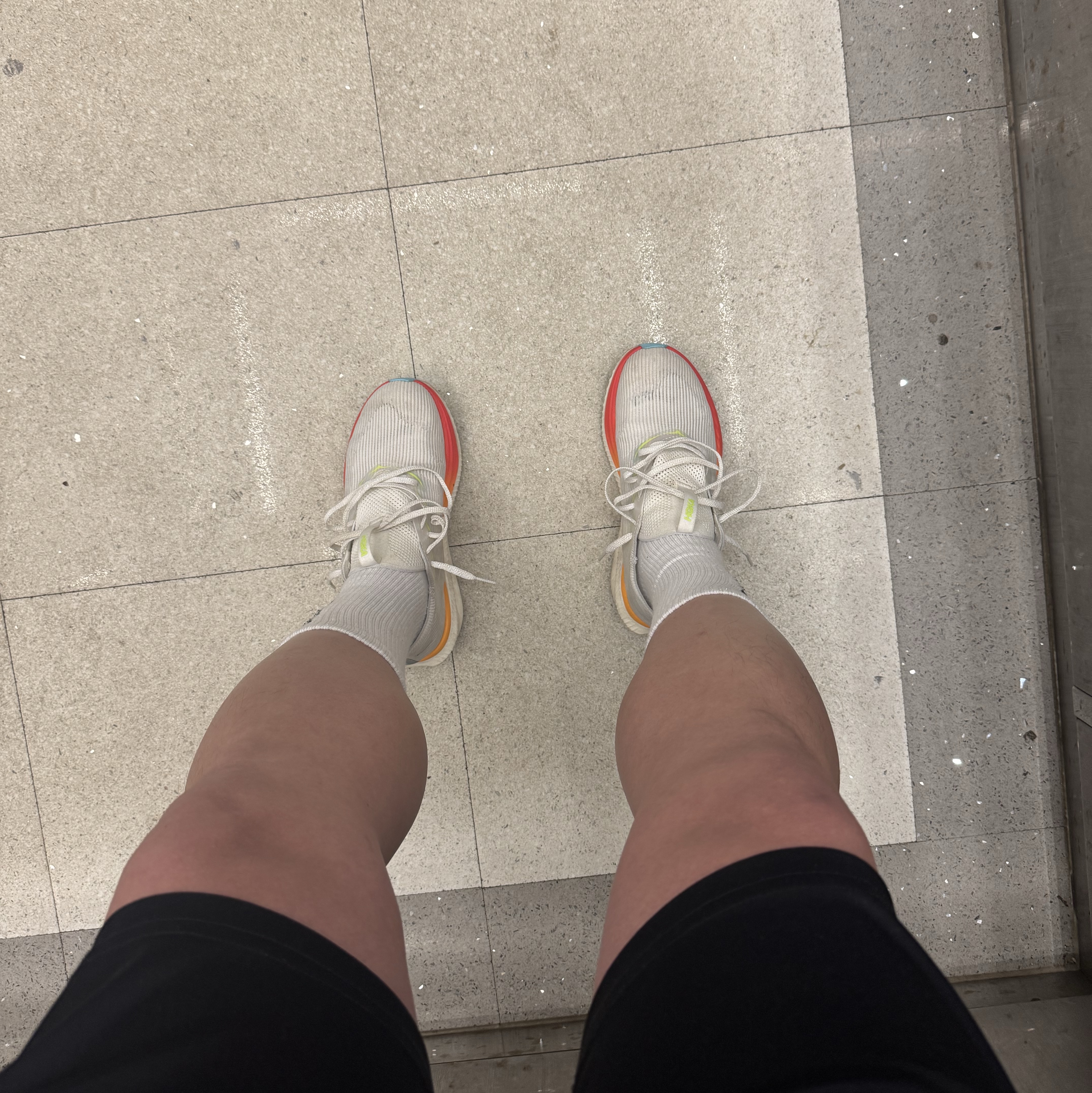 Hoka Cielo X1 Frost Cerise 착용 스타일