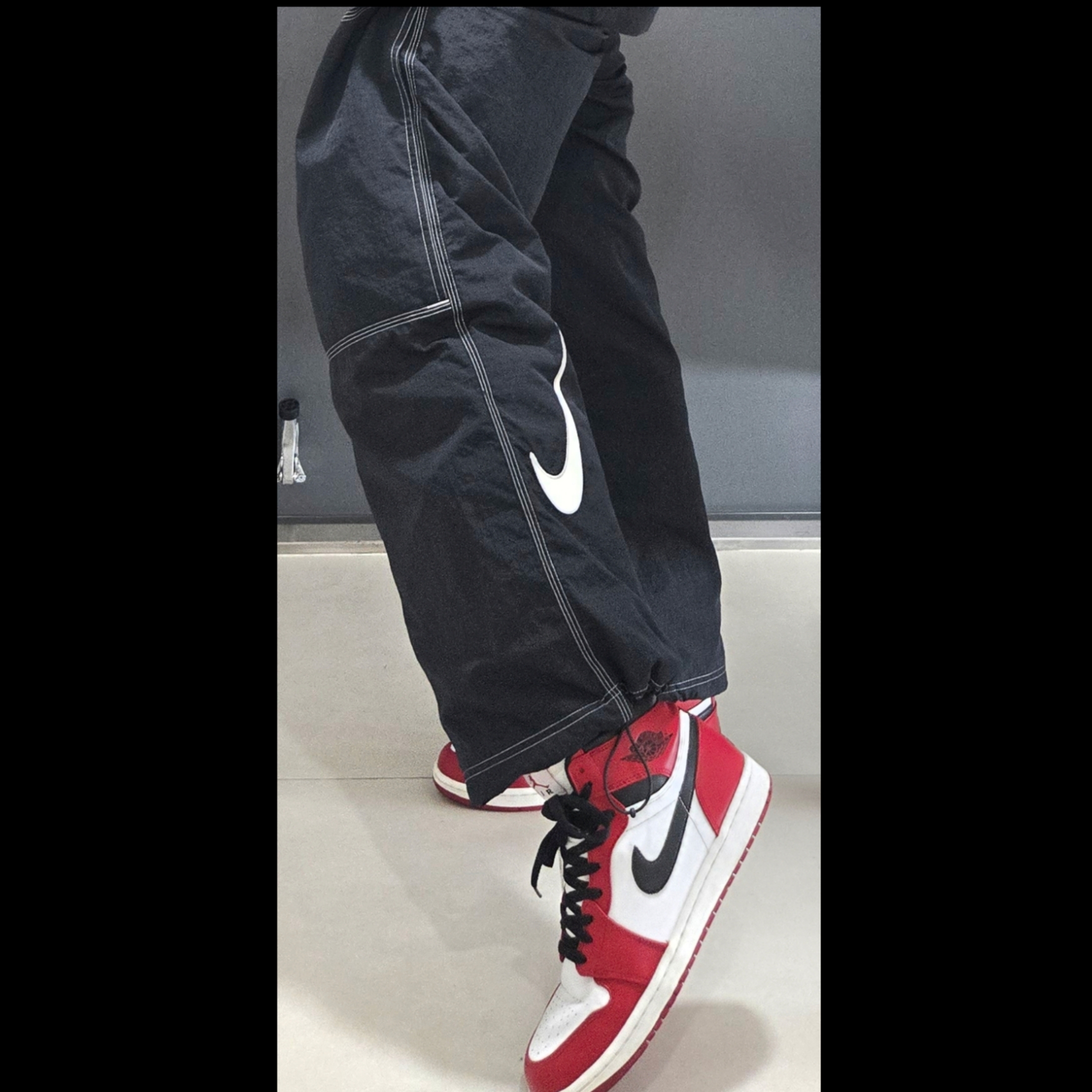 Jordan 1 Retro Chicago 2013, Supreme x Nike Ripstop Track Pants Black - 24SS 착용 스타일