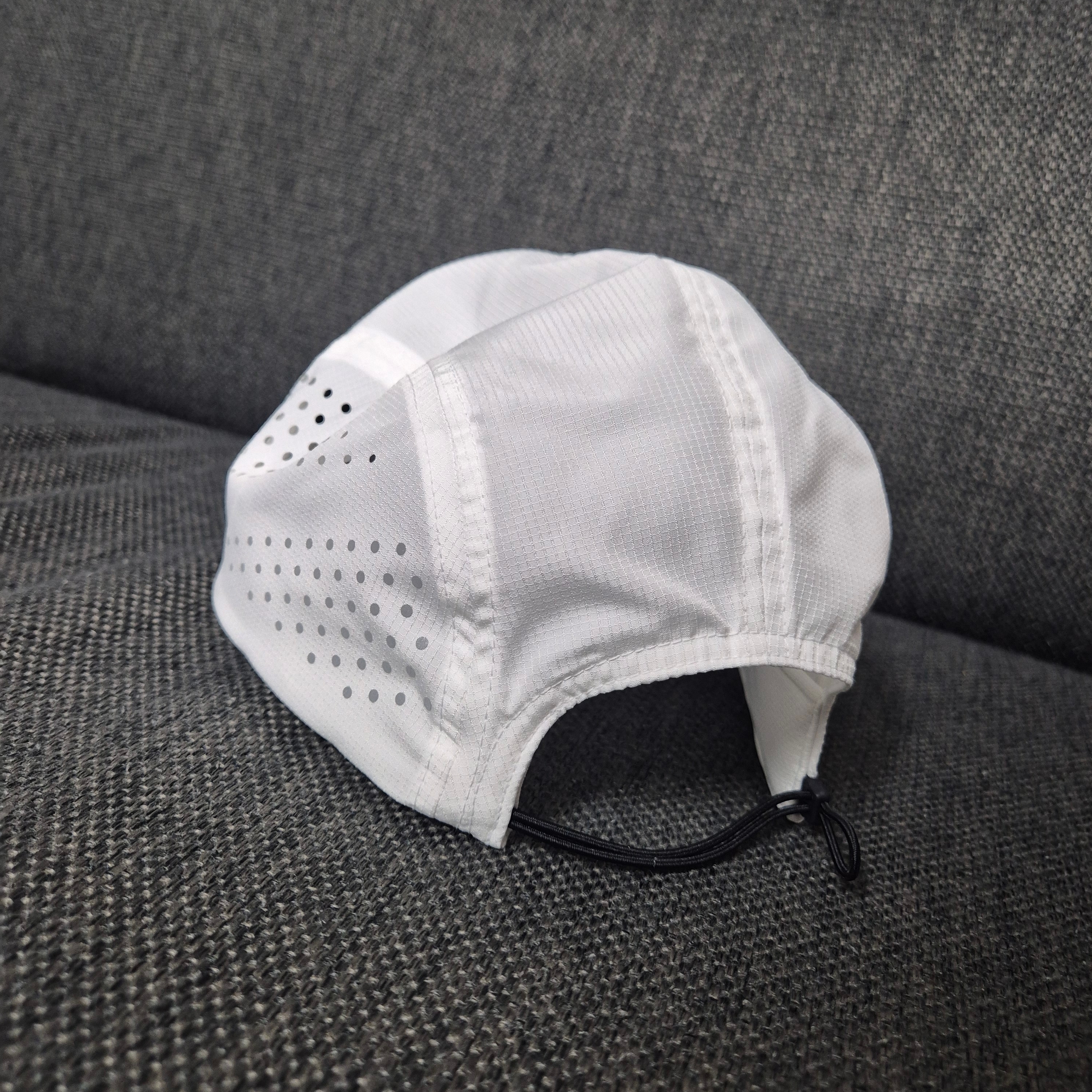 Adidas Run 5 Panel Climacool Cap Black White 착용 스타일 - 3