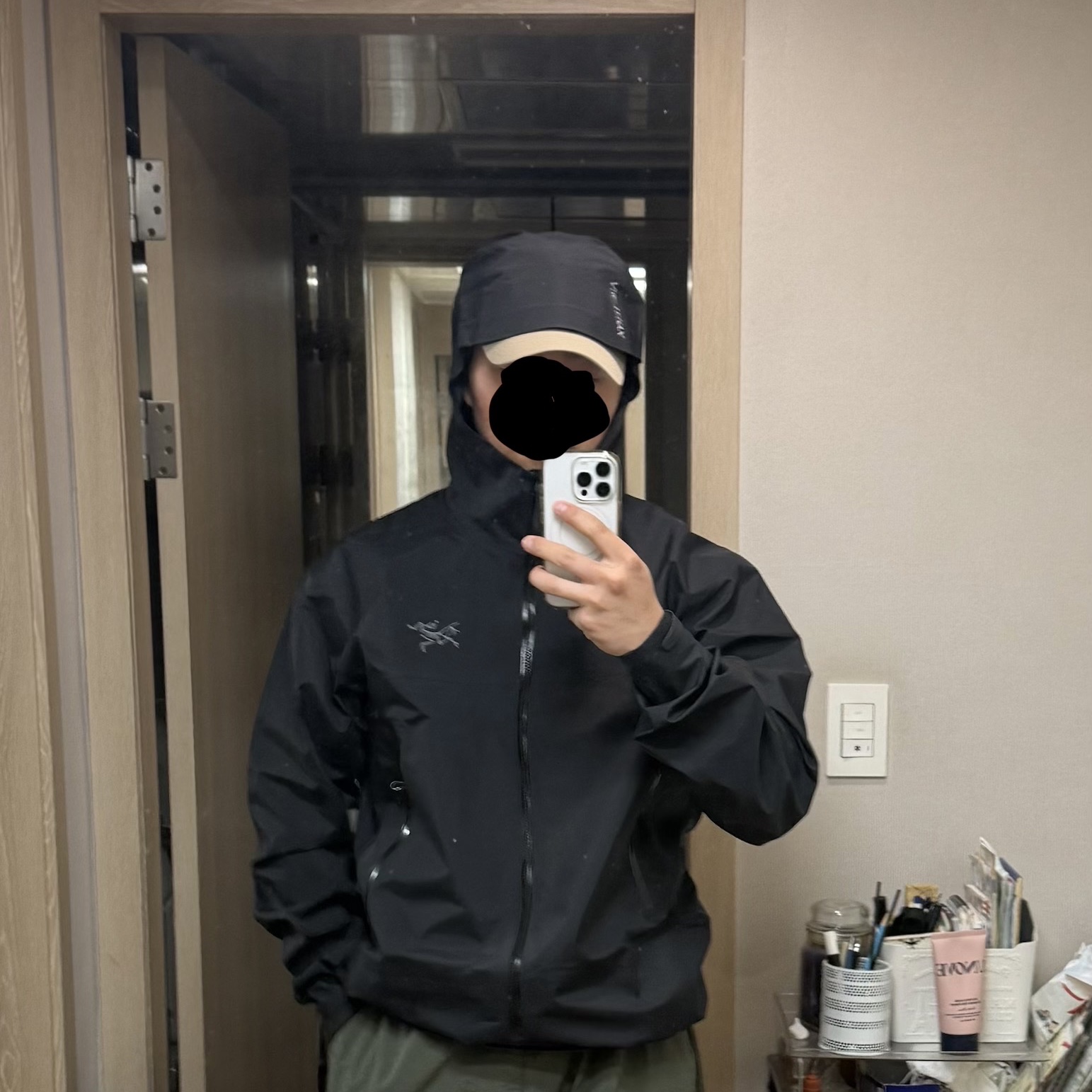Arc'teryx Beta Jacket Black, Casio A-1000A-7DF 착용 스타일 - 2