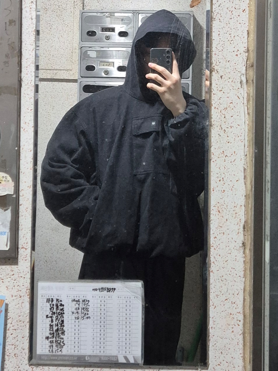 Yeezy Gap Engineered By Balenciaga Sateen Anorak Black 착용 스타일