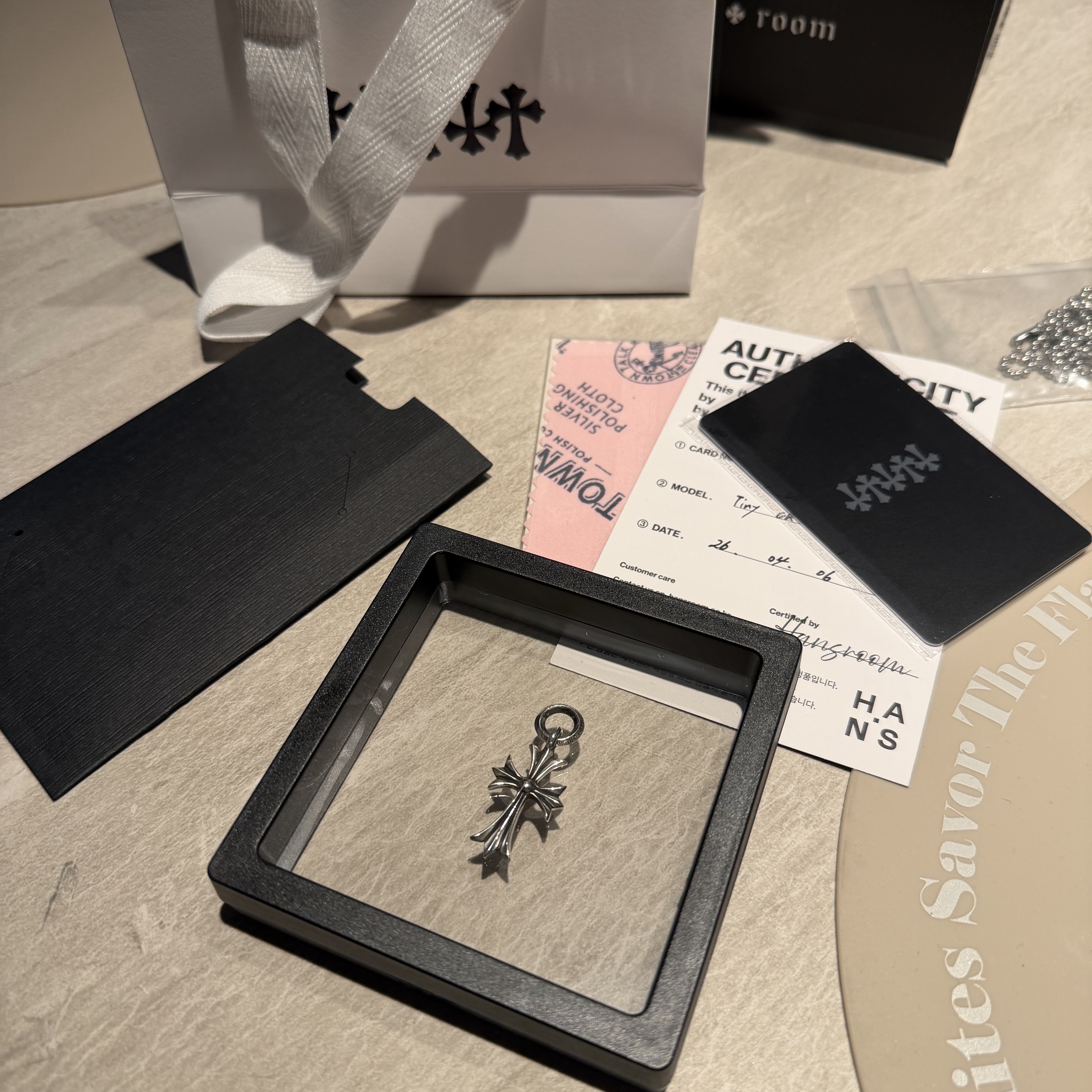 Hansroom Chrome Hearts Tiny CH cross Charm 착용 스타일
