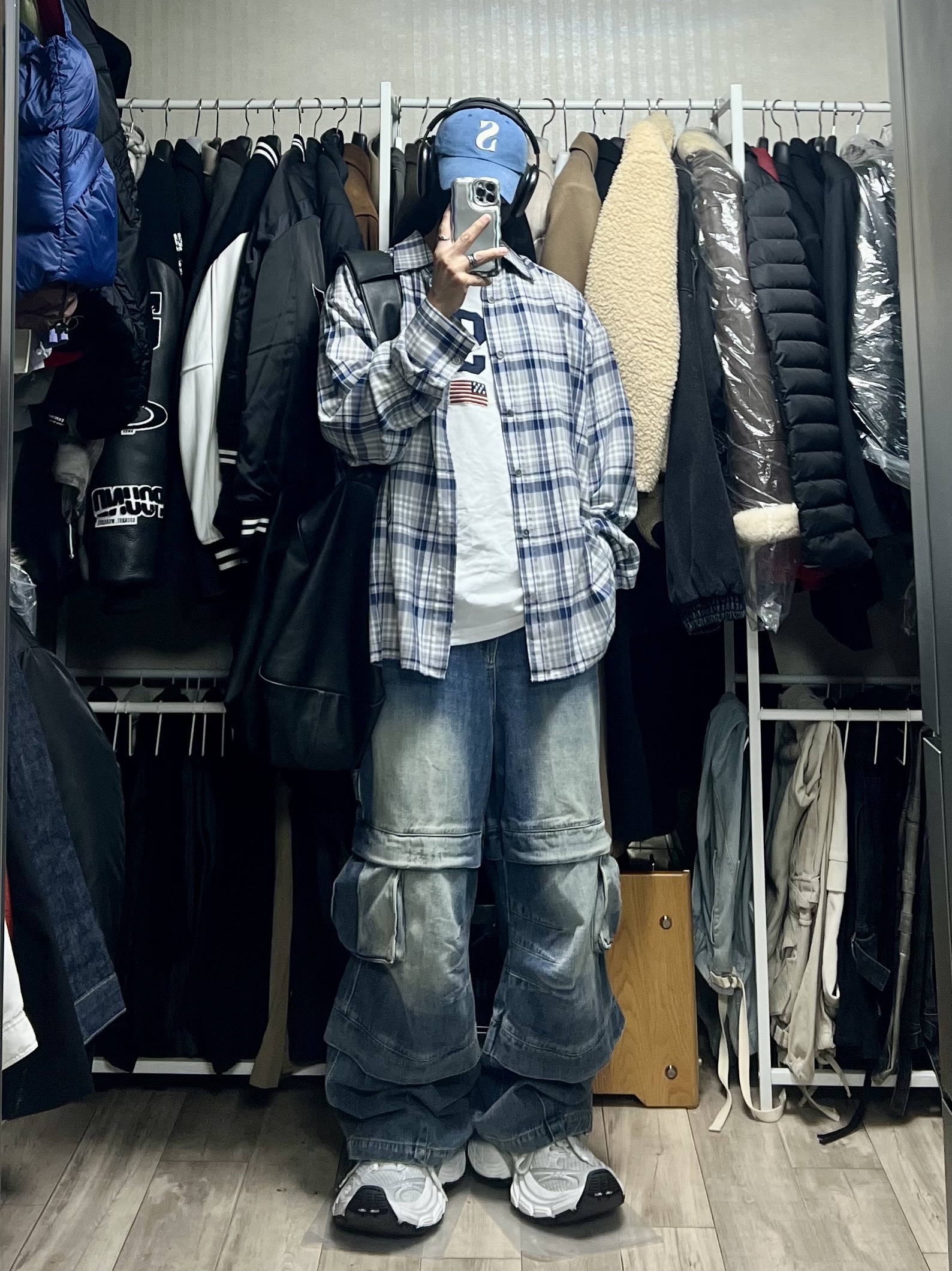 Balenciaga 10XL Sneakers White Grey Silver Black, Kamien Titan Baggy Denim Pants Blue 착용 스타일