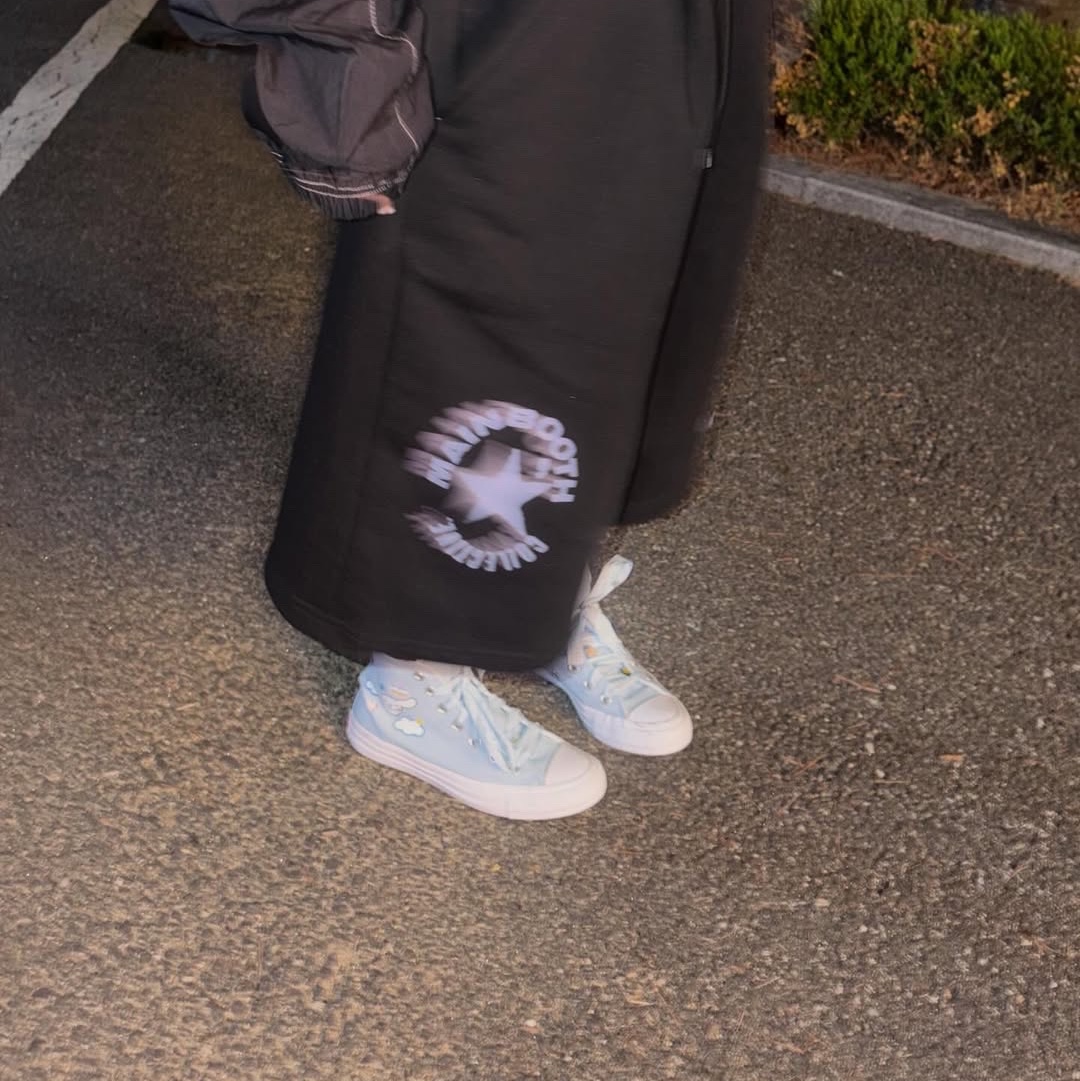 MAINBOOTH Boxer Oversized Sweat Shorts Black 착용 스타일 - 4