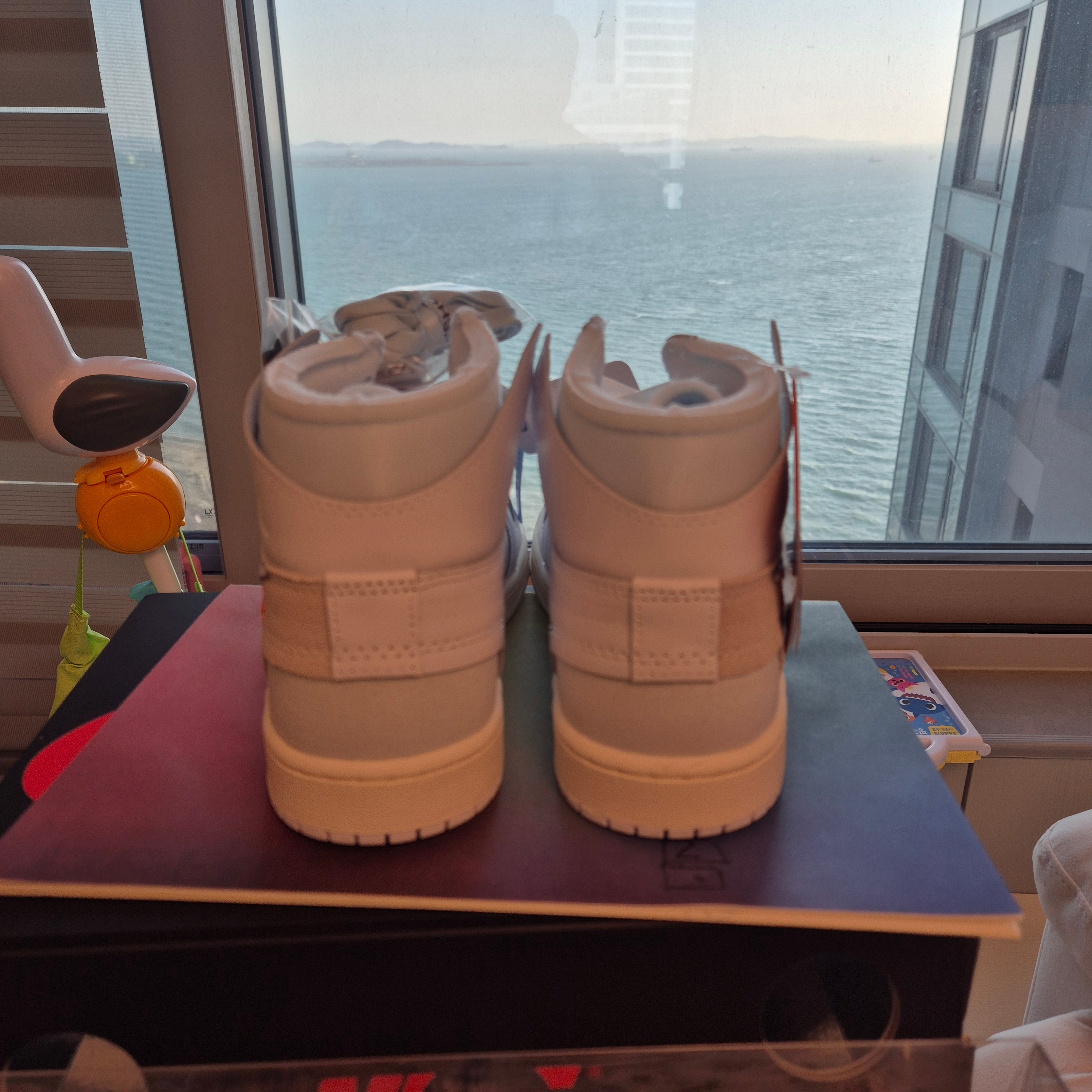 Jordan 1 x Virgil Abloh Archive Retro High Alaska White 착용 스타일 - 4