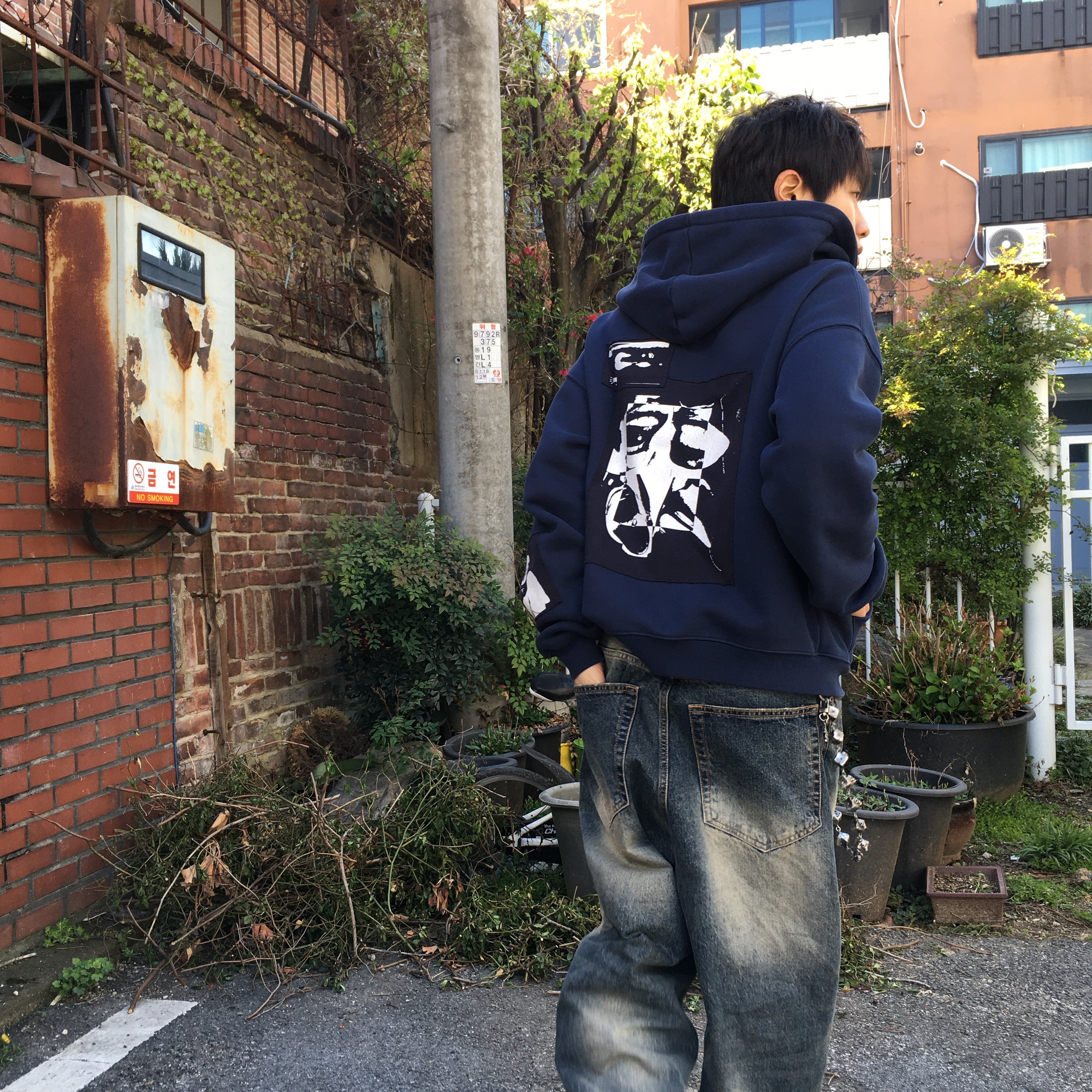 Undermycar Mu.26 Anti Fxxking Logo Play Brush Washed Wide Jeans Oil Blue 착용 스타일 - 3