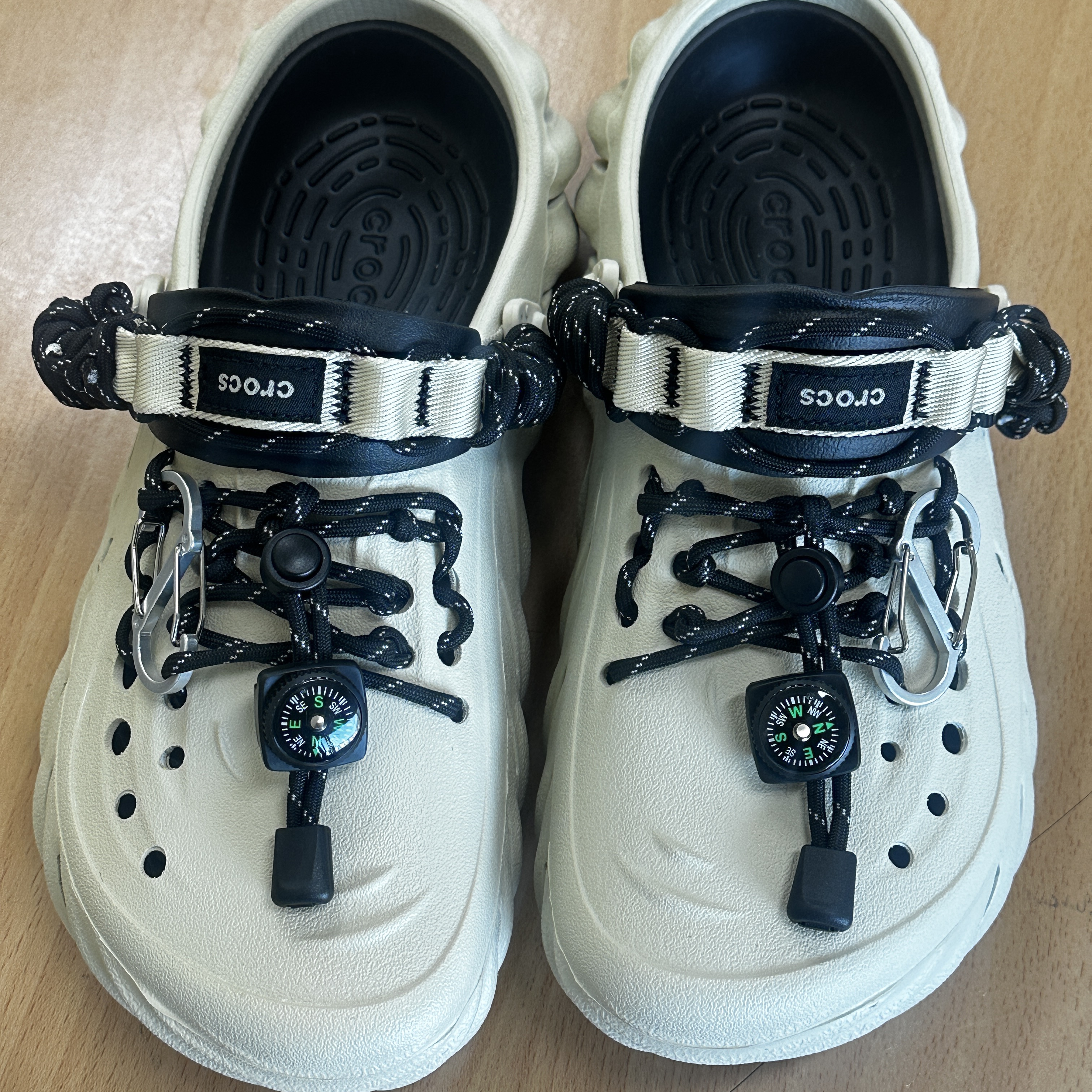 Crocs Echo Clog Bone Black 착용 스타일