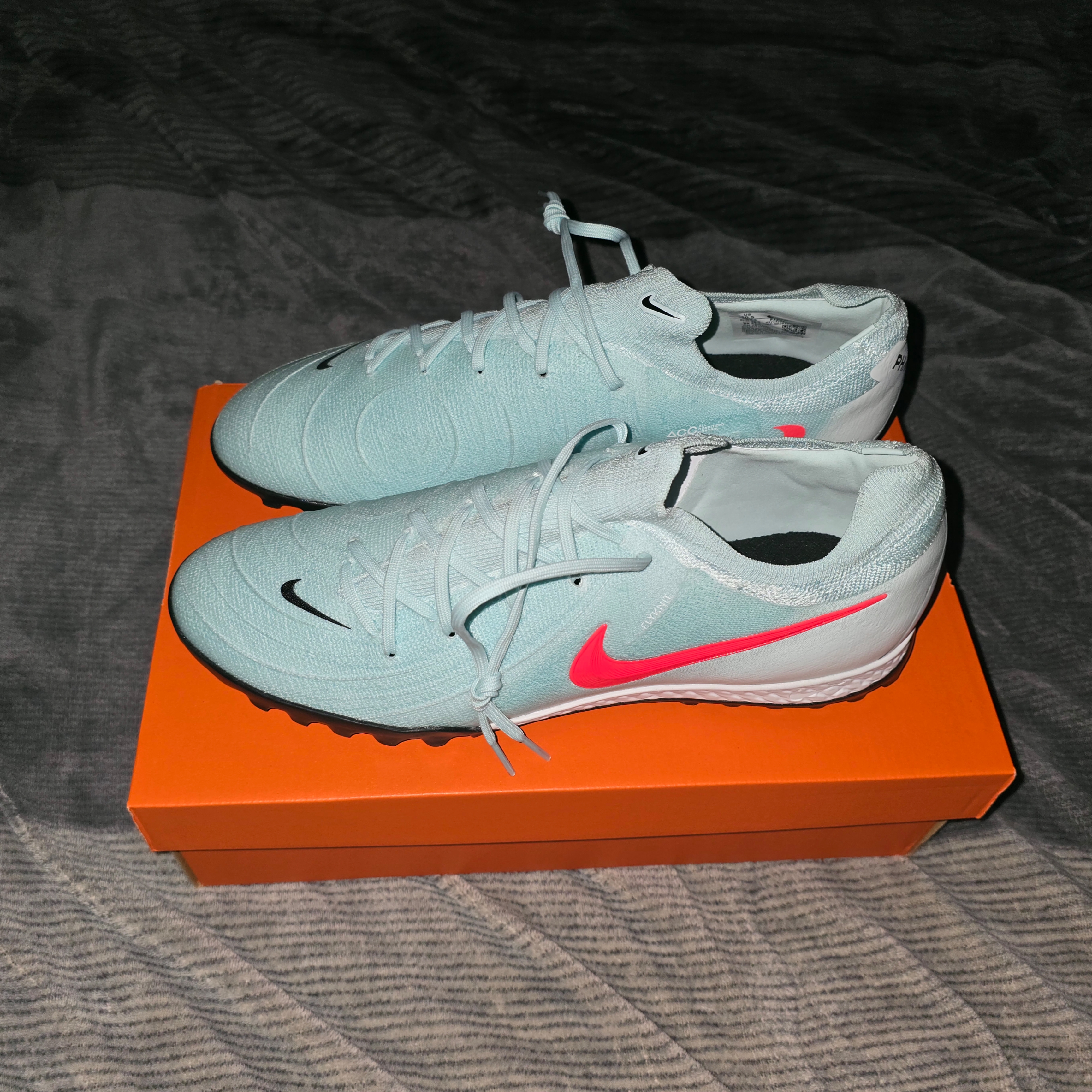 Nike Phantom GX 2 Pro TF Mint Atomic Red 착용 스타일