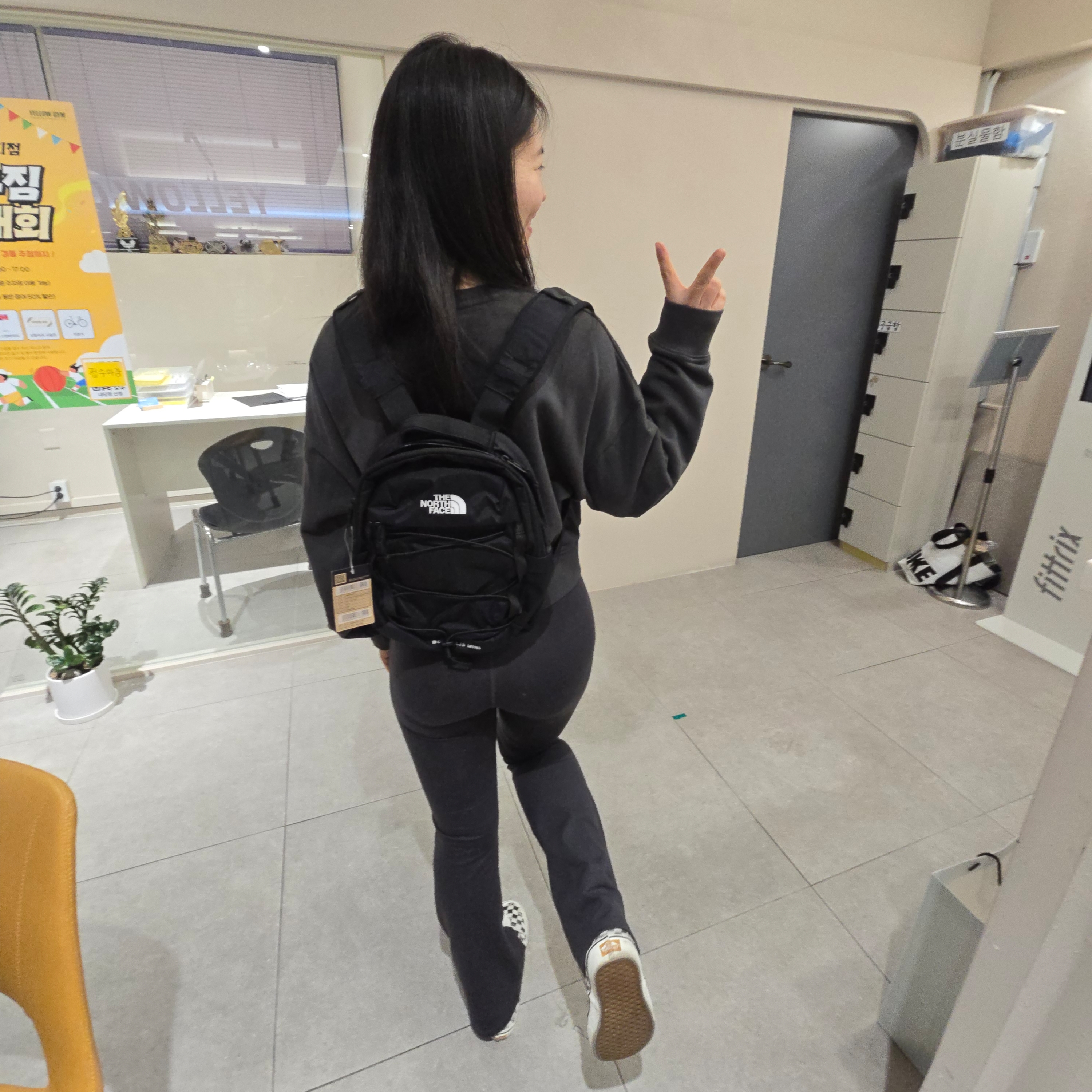 The North Face Borealis Mini Backpack Black 착용 스타일