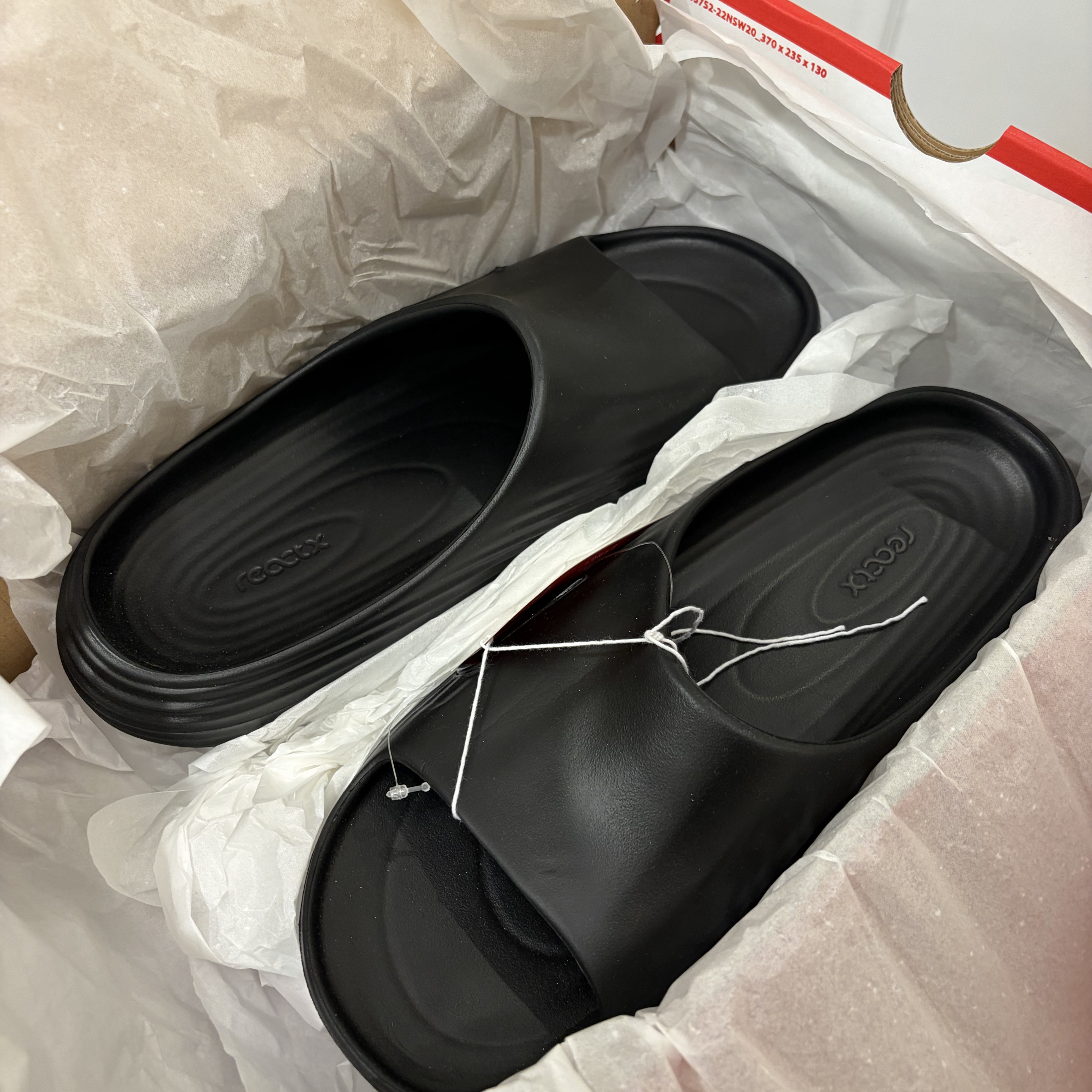 Nike ReactX Rejuven8 Slide Black 착용 스타일