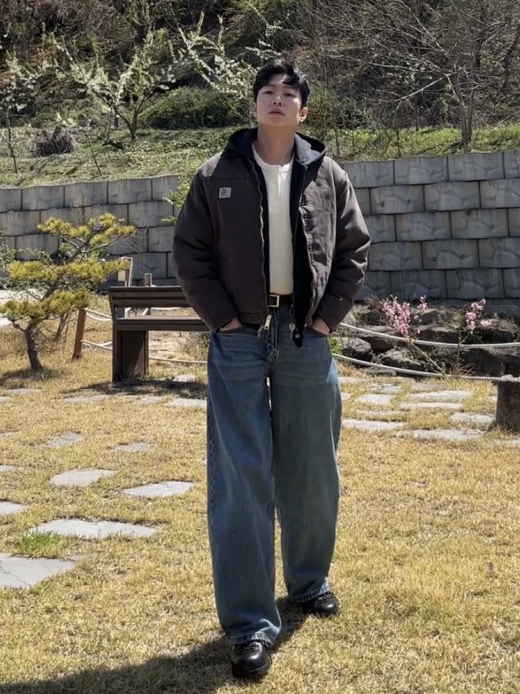 Carhartt WIP OG Detroit Jacket Tobacco Black, Romantic Move Oat Mountain Oil Black 착용 스타일 - 1