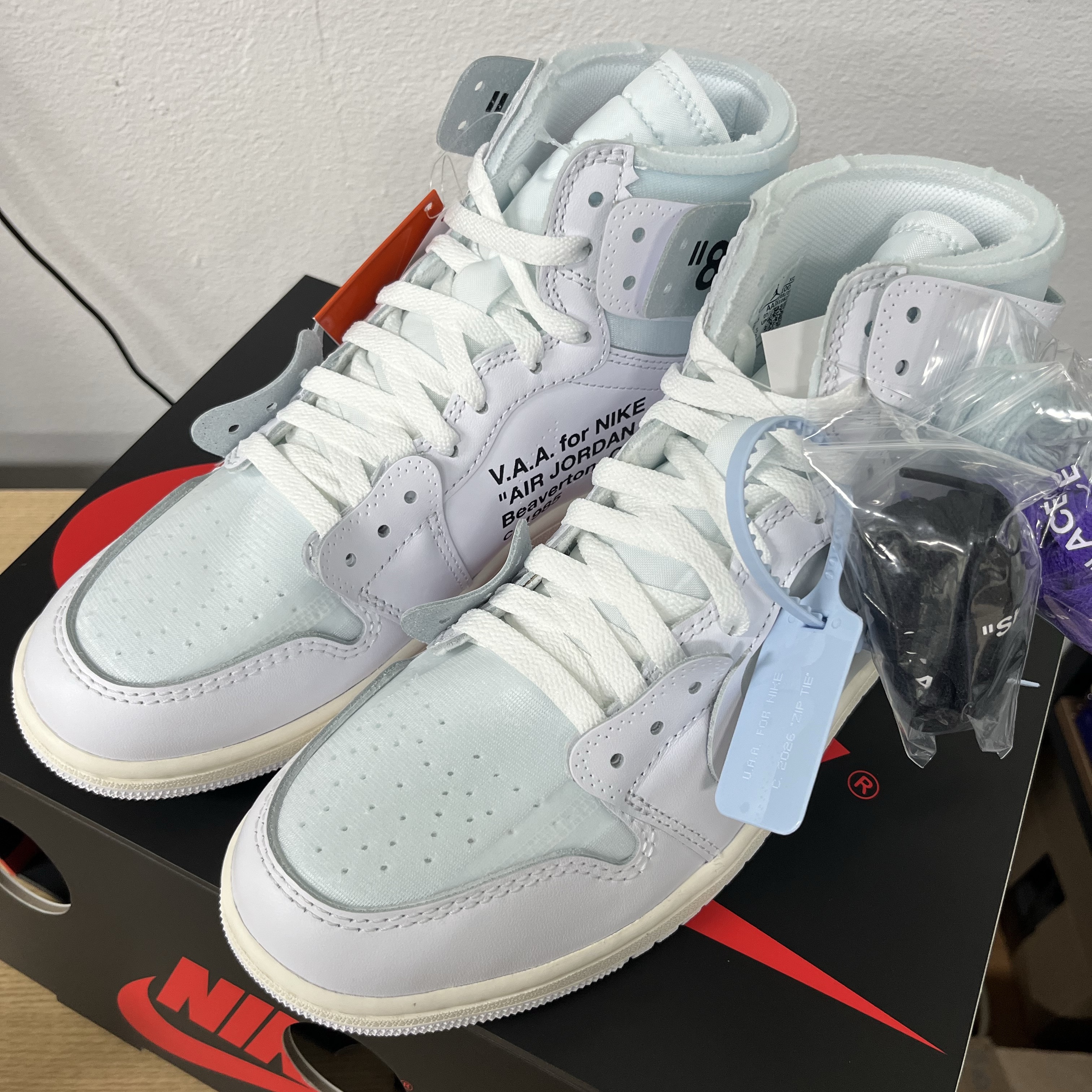 Jordan 1 x Virgil Abloh Archive Retro High Alaska White 착용 스타일 - 3