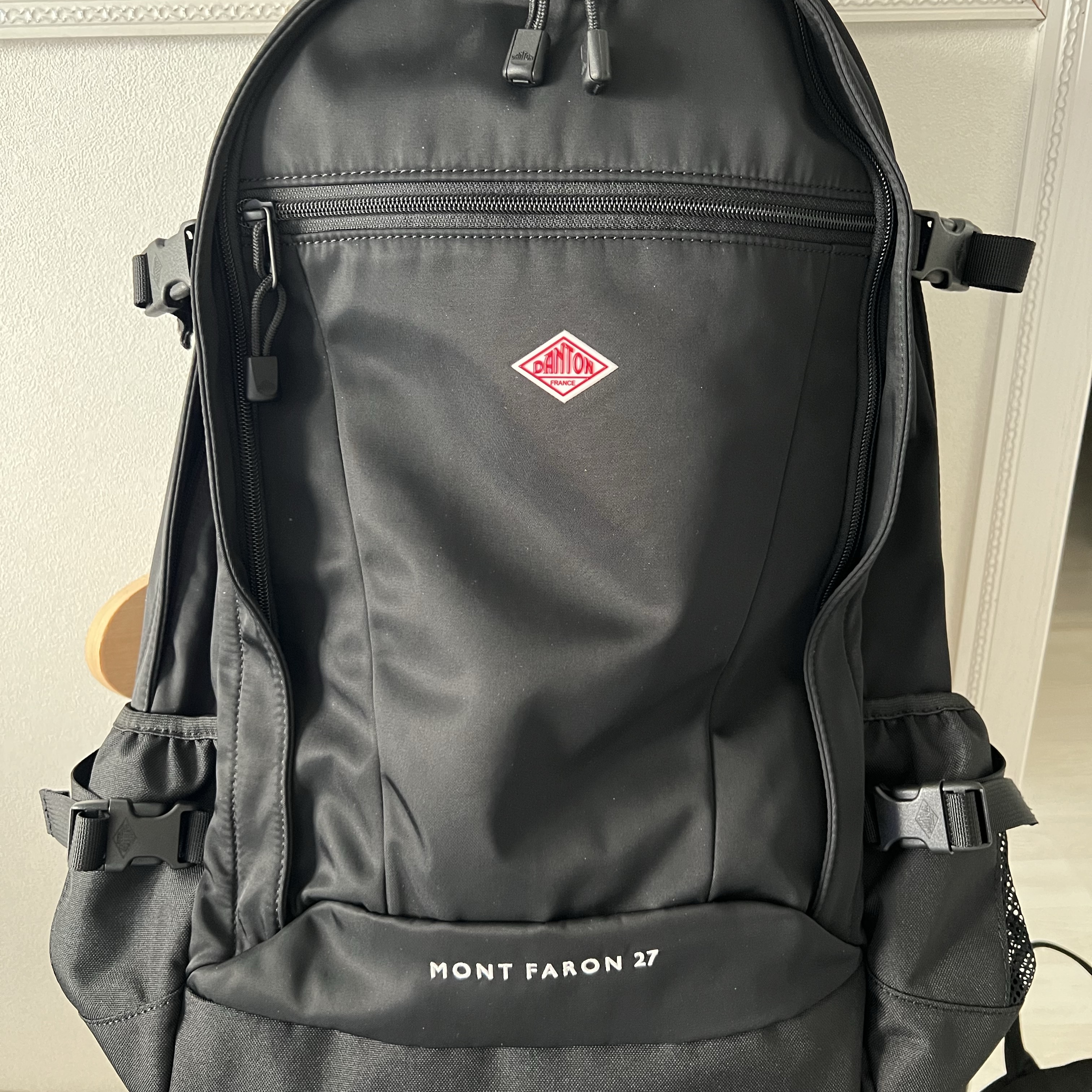 Danton Mont Faron 27 Polyester Twill Backpack Black 착용 스타일