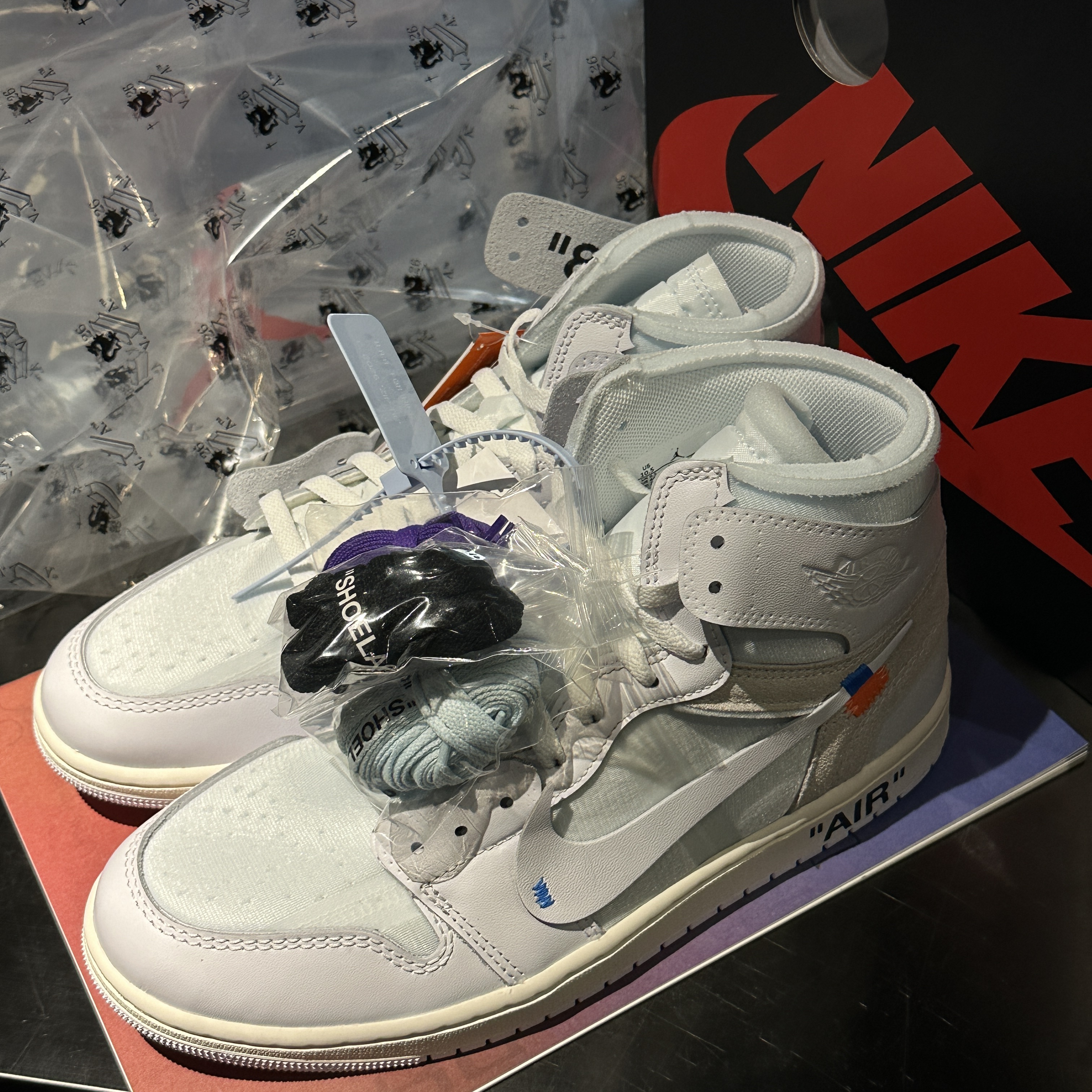 Jordan 1 x Virgil Abloh Archive Retro High Alaska White 착용 스타일