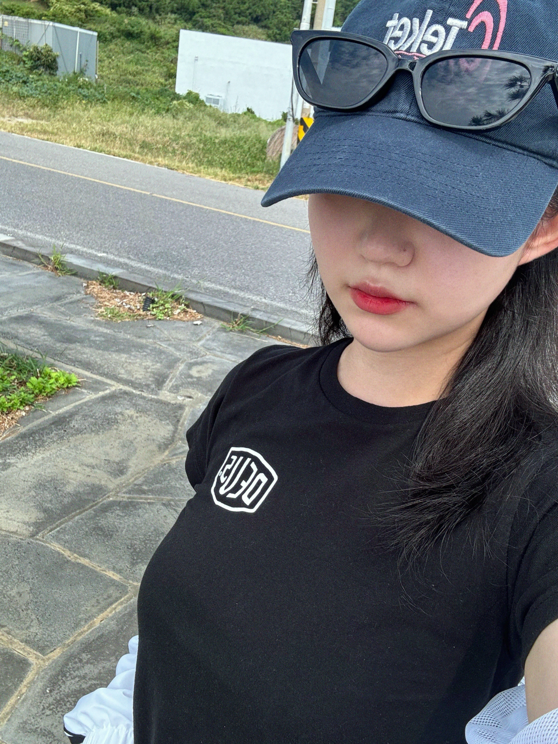 (Kids) Deus Ex Machina College Seoul T-Shirt Black, Nike Paris Saint-Germain 2023/24 Dri-Fit Stadium Home Jersey Midnight Navy (Non Marking Ver.) 착용 스타일 - 1