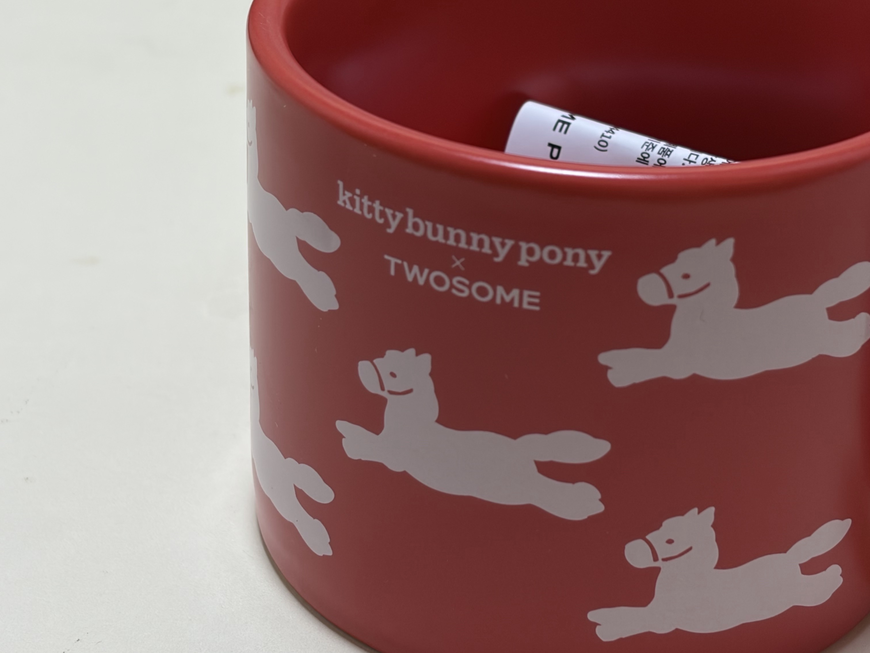 A Twosome Place x Kittybunnypony Pony Mug Red 300ml 착용 스타일 - 2