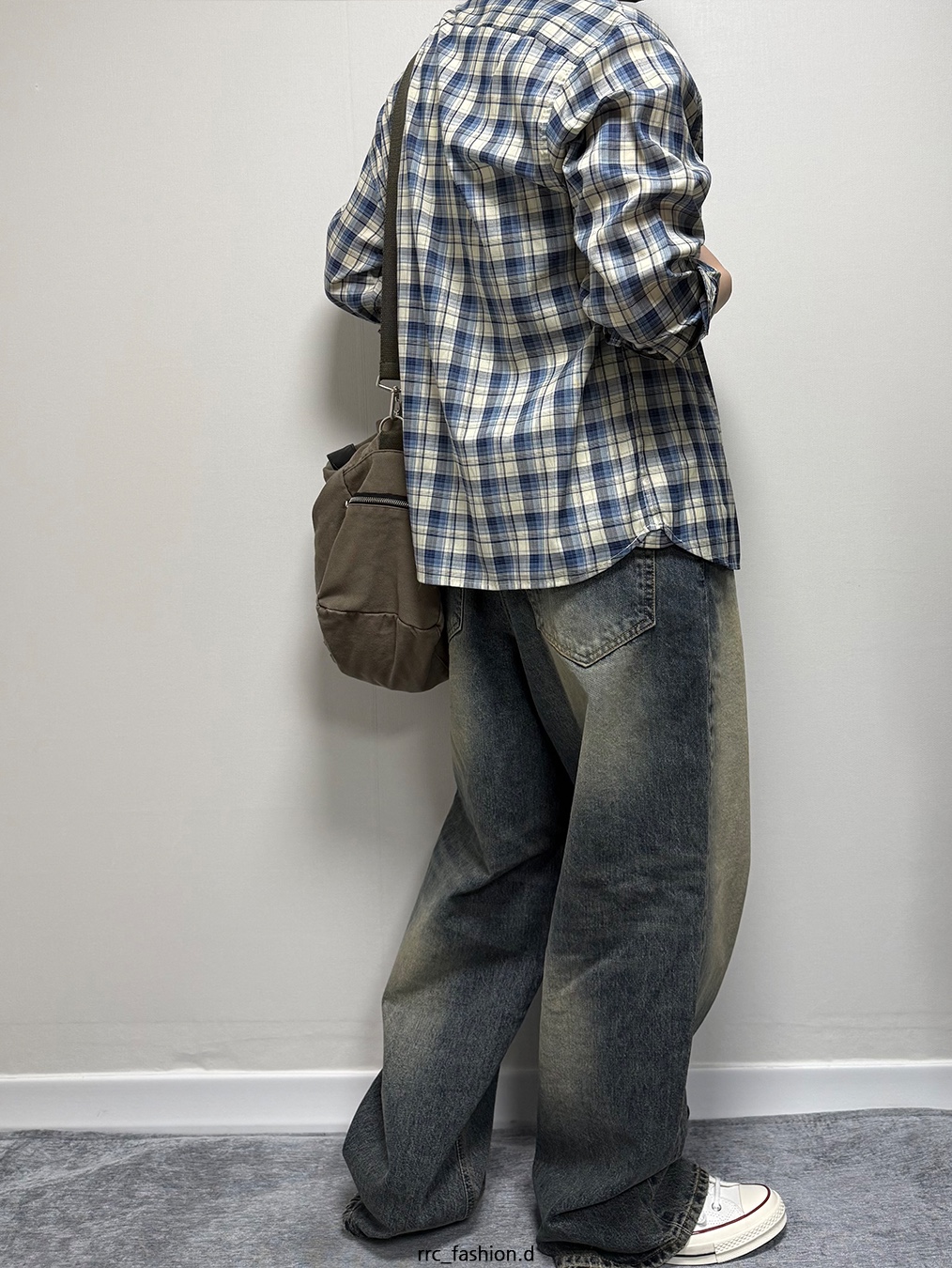 Undermycar Mu.26 Anti Fxxking Logo Play Brush Washed Wide Jeans Oil Blue 착용 스타일 - 3