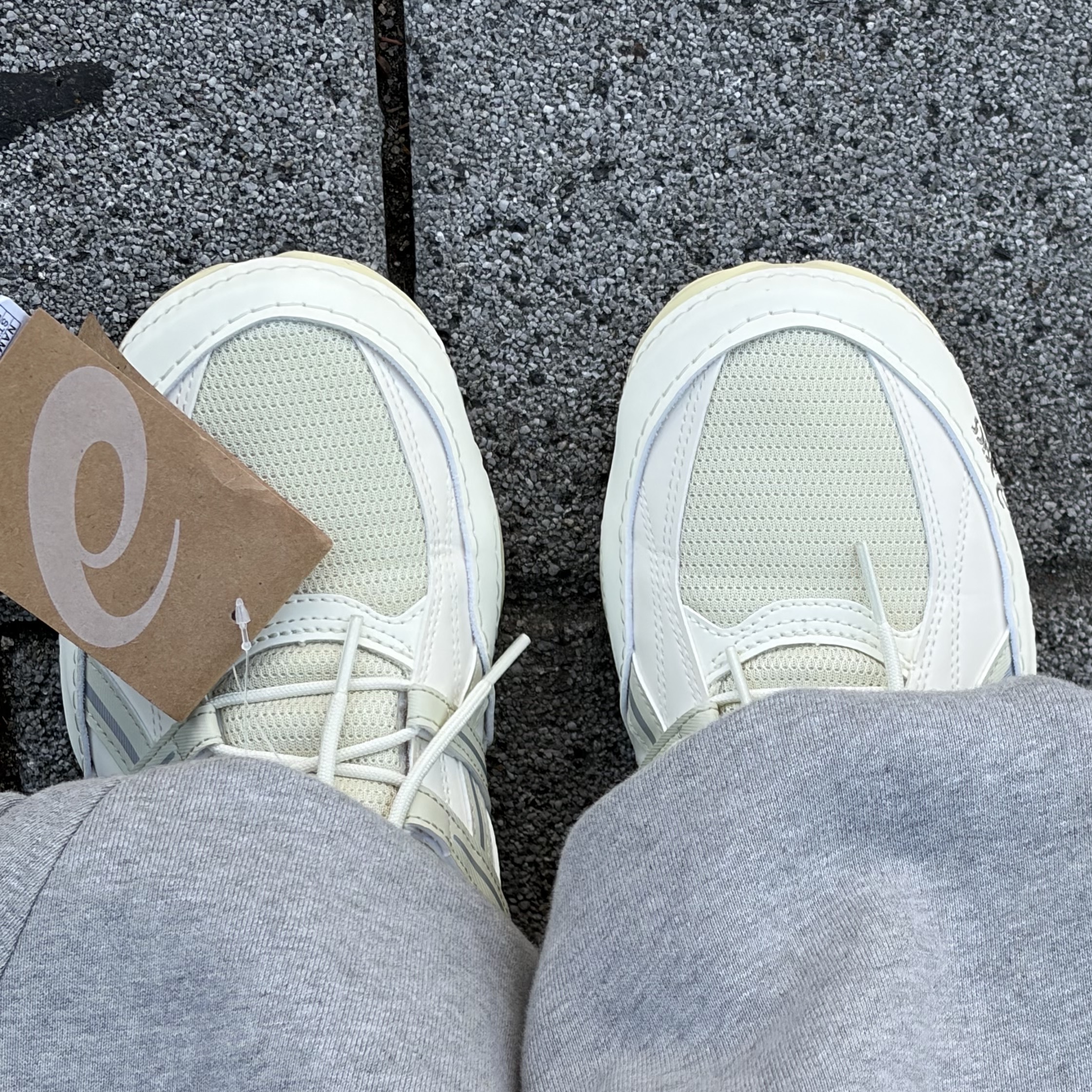 Asics Hypersync Oyster White Ivory 착용 스타일 - 2