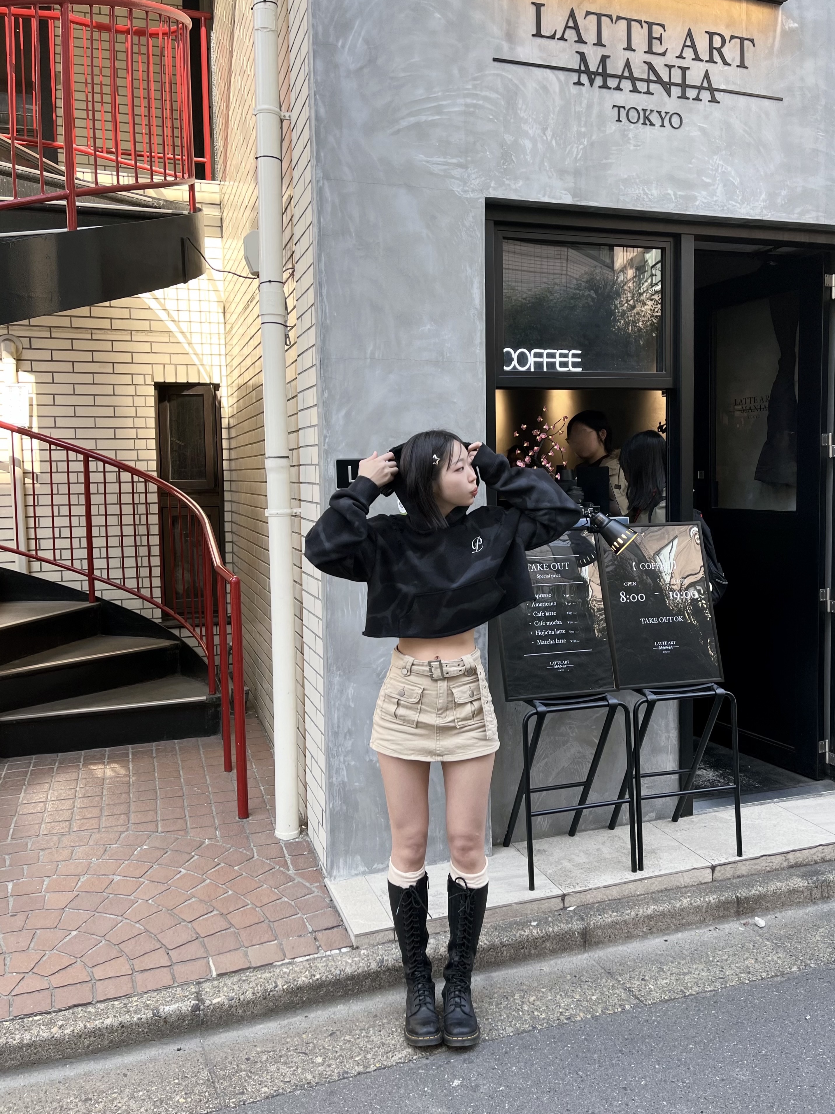 (W) Dr. Martens 1B60 Bex Boots Black 착용 스타일 - 2