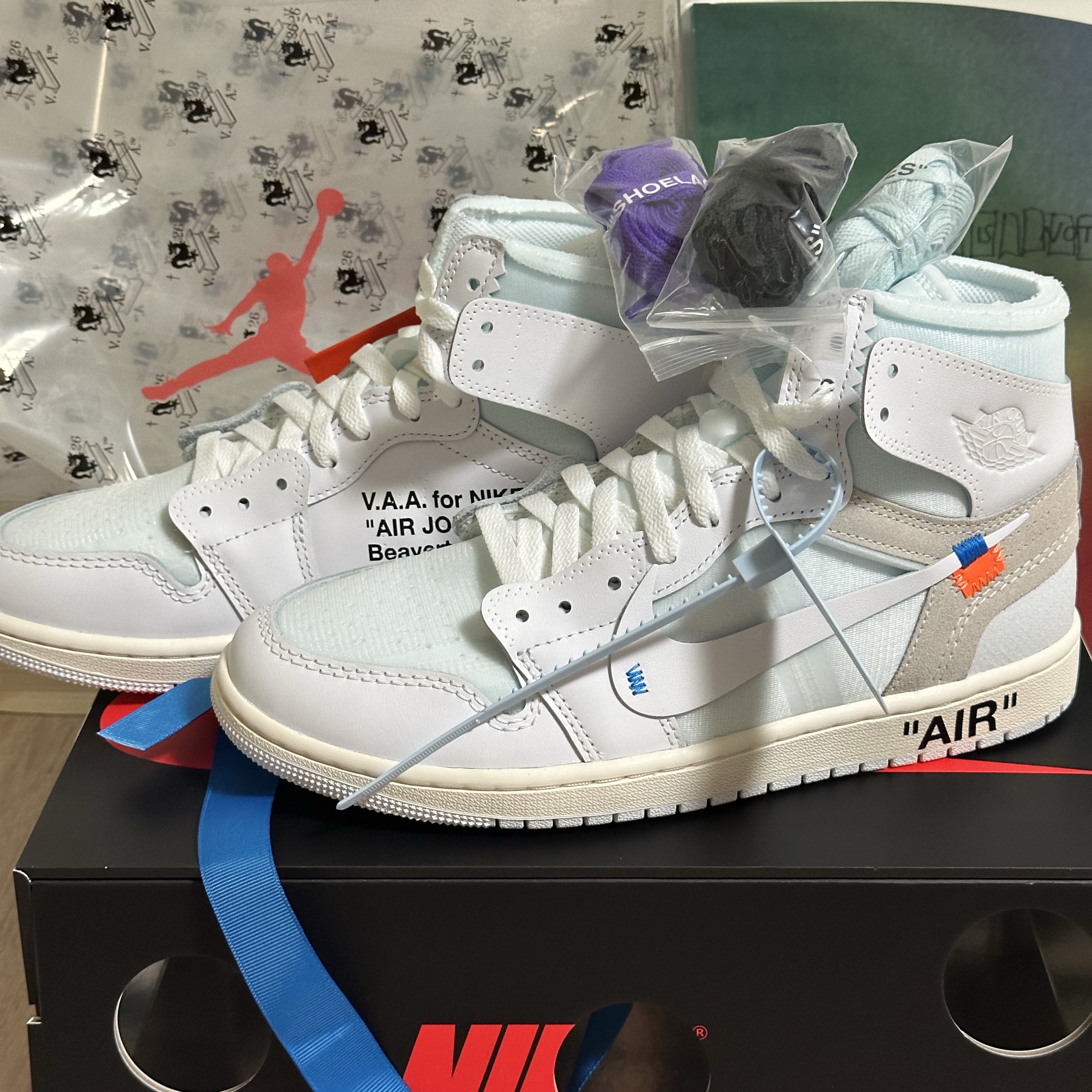 Jordan 1 x Virgil Abloh Archive Retro High Alaska White 착용 스타일