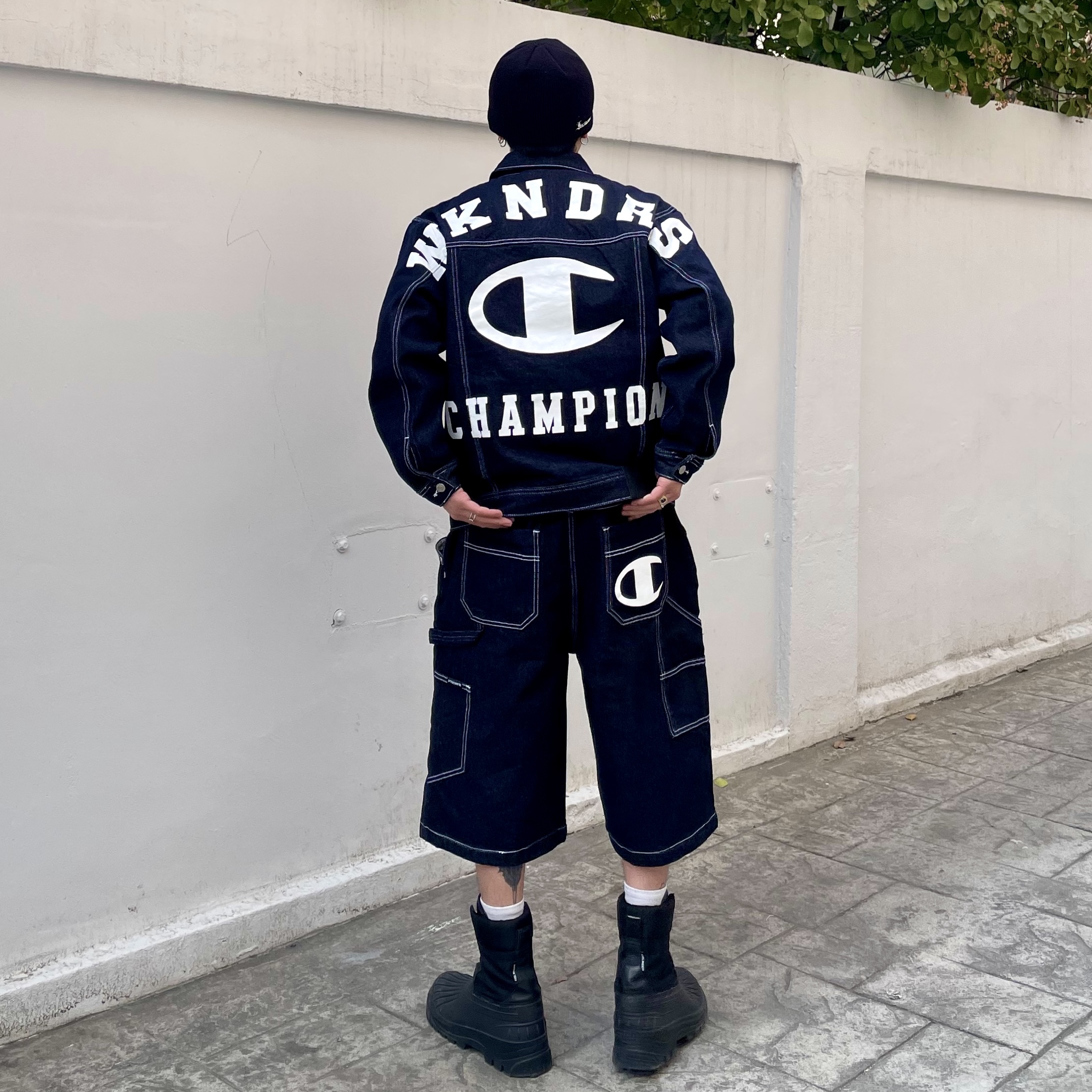 WKNDRS x Champion Denim Trucker Jacket D.Blue, WKNDRS x Champion Denim Shorts Dark BLUE 착용 스타일 - 2